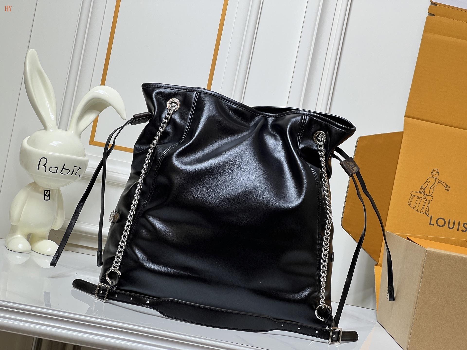 louis vuitton black leather bucket bag 33x24x11.5 cm - Image 6