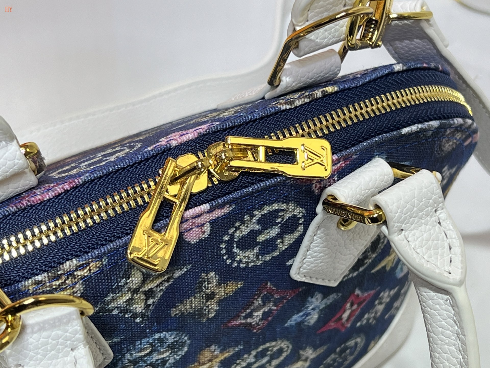 louis vuitton handbag 23.5x17.5x11.5 - Image 6