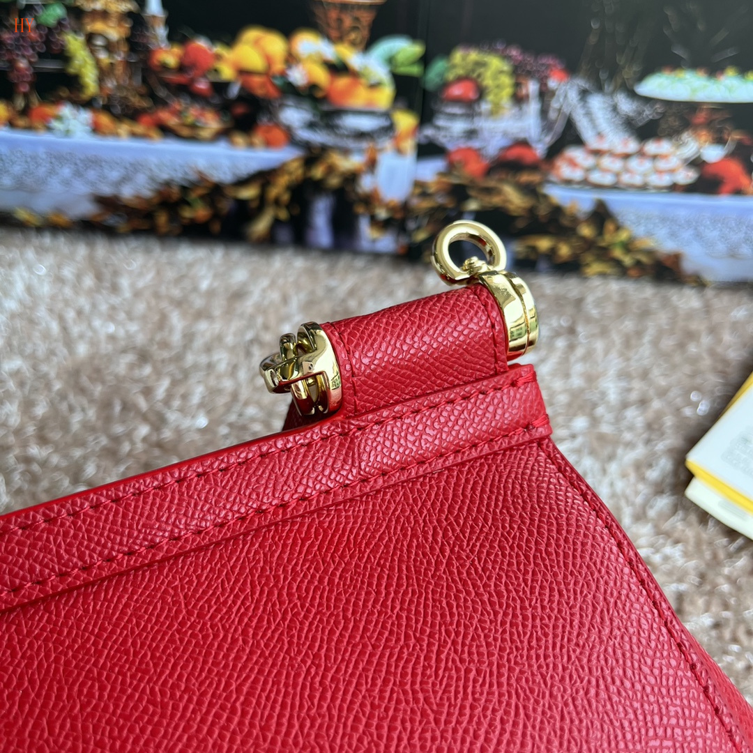 dolce & gabbana red handbag 20*17*7 cm - elegant design - Image 6
