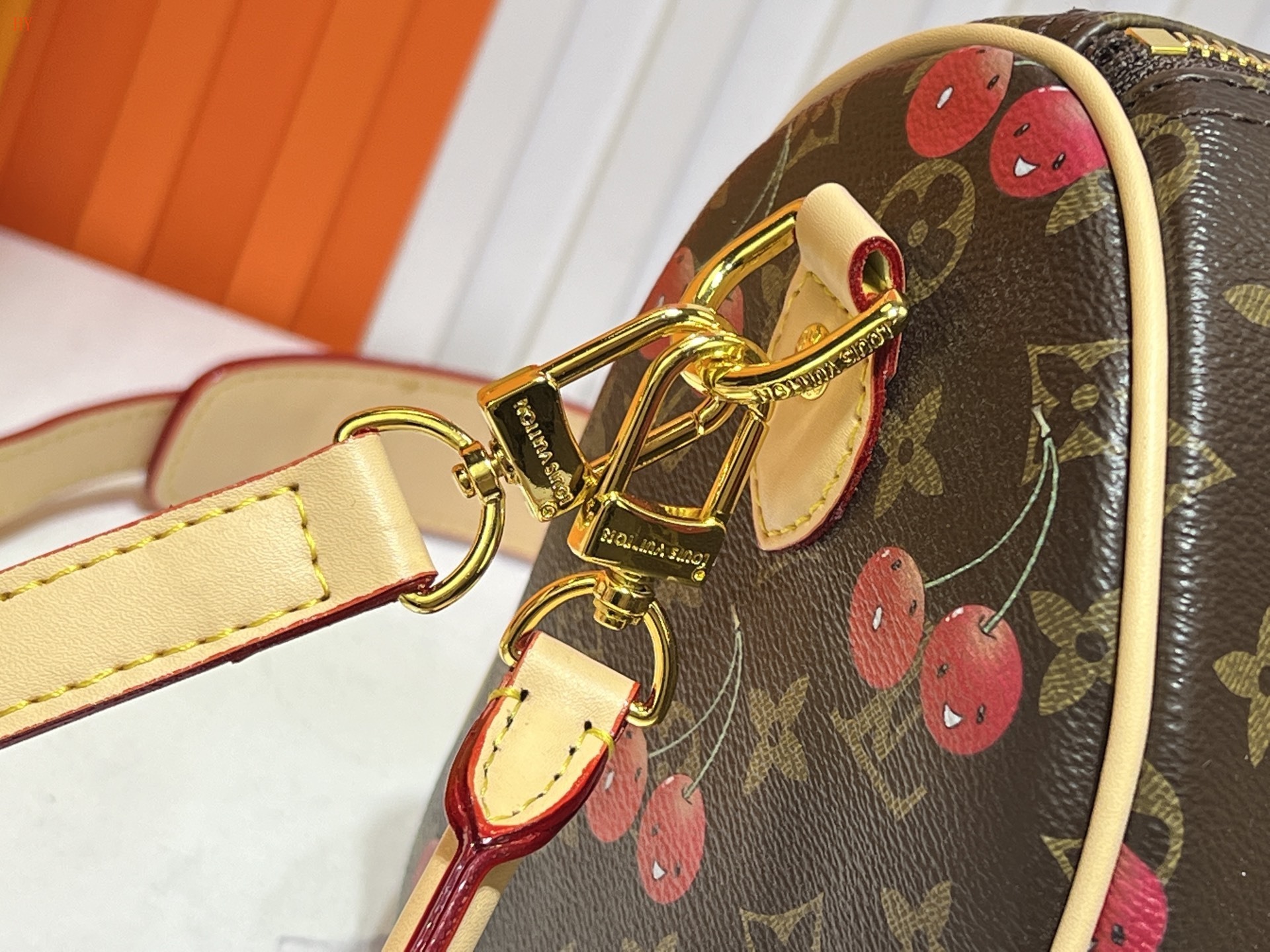 louis vuitton cherry print handbag 30*21*17 - Image 6