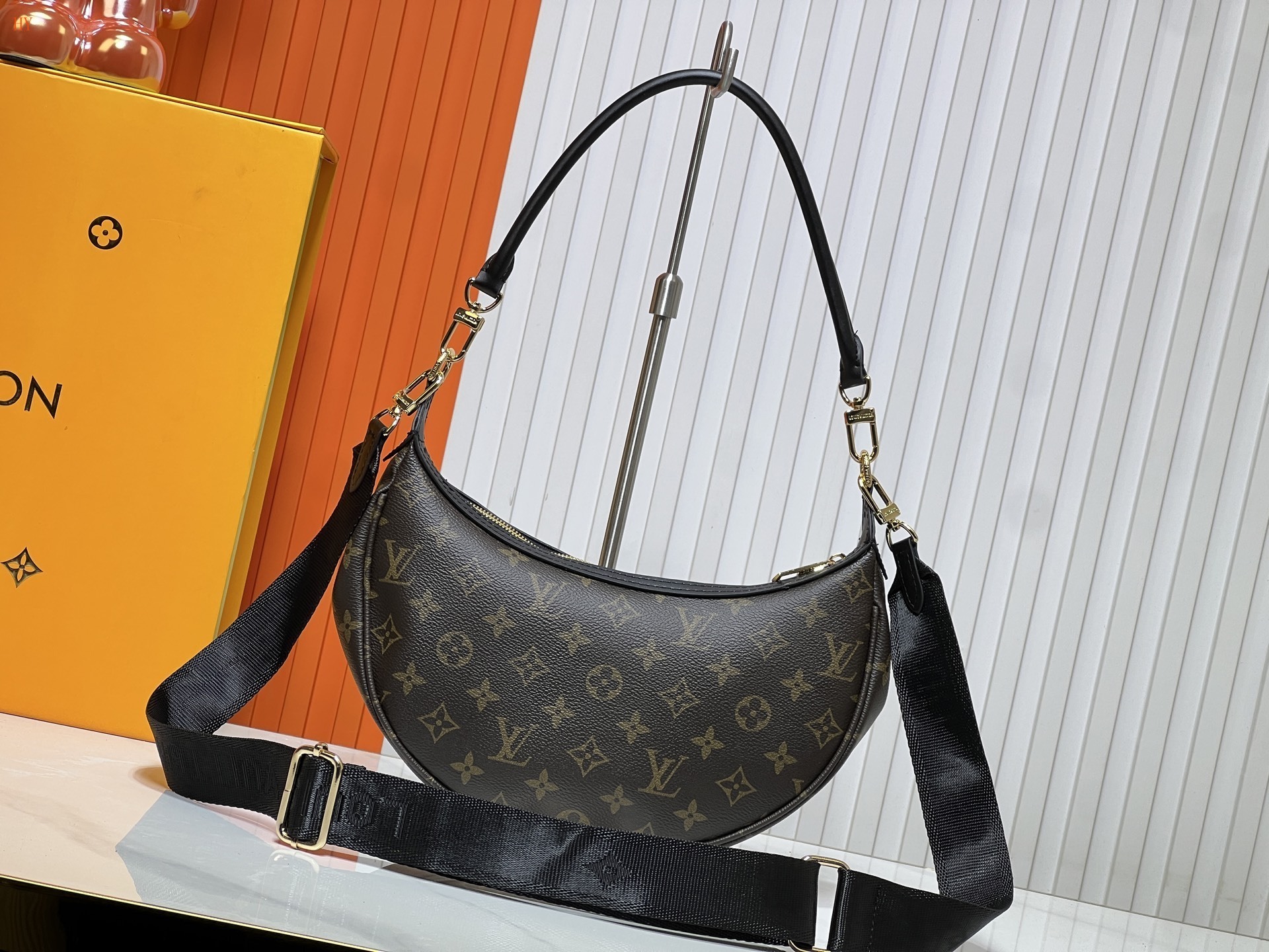 louis vuitton monogram shoulder bag 33x22x9 cm - Image 6