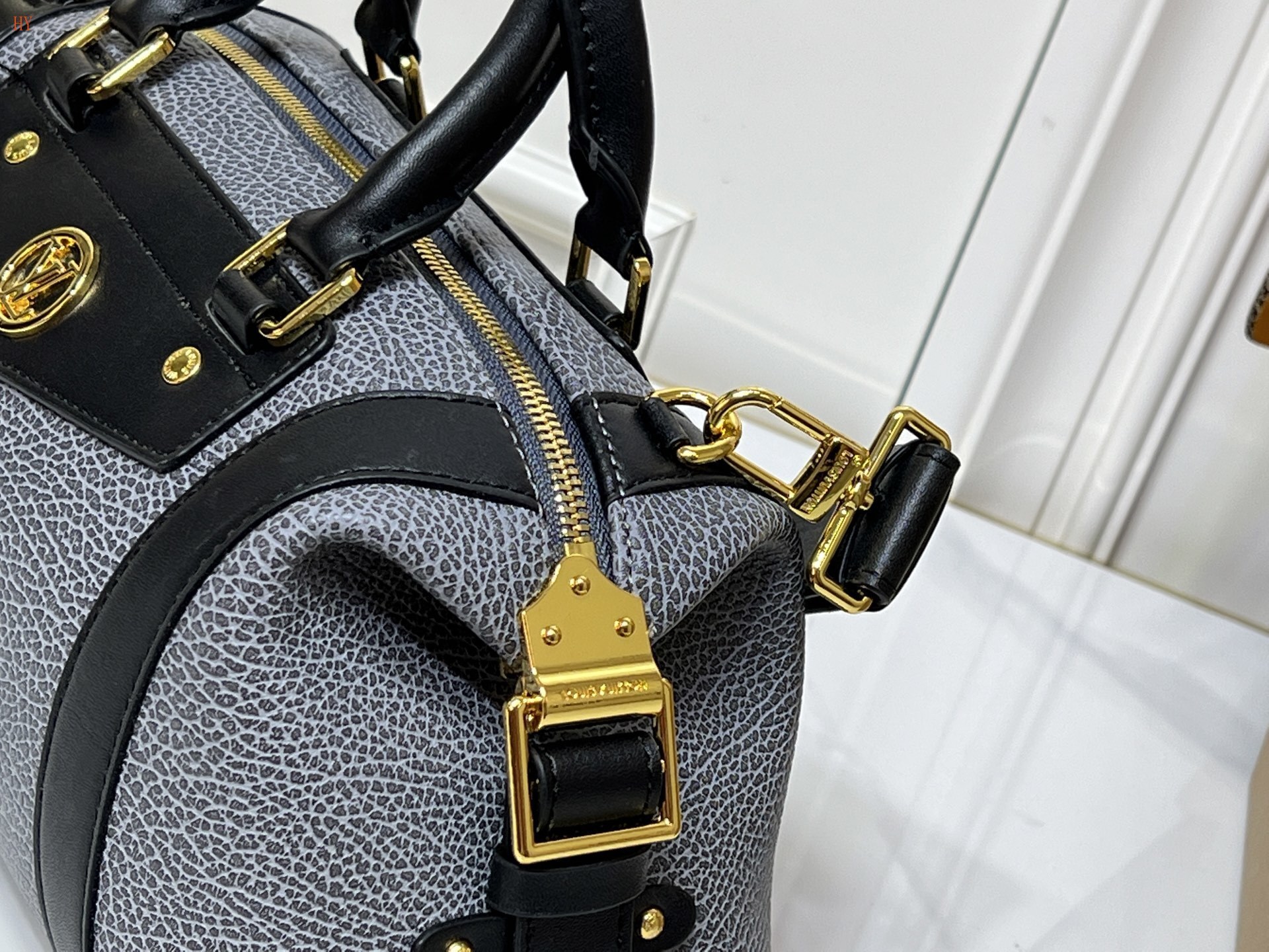 louis vuitton handbag 38*15*15 - model 118012 - Image 6