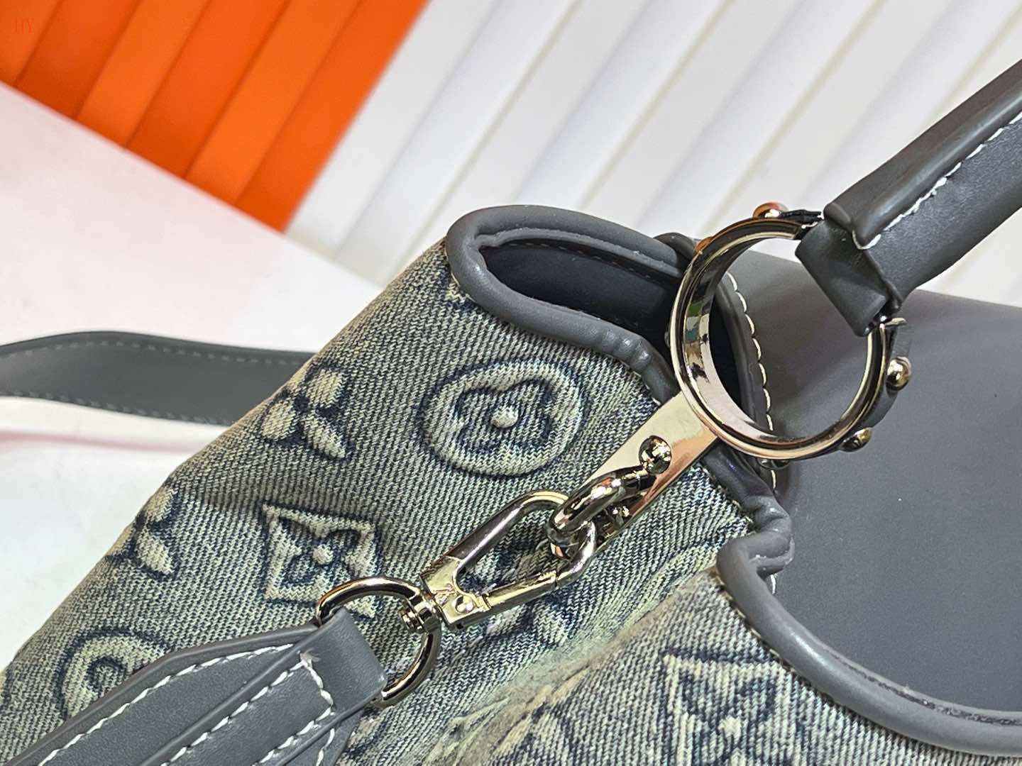 louis vuitton gray monogram canvas handbag 27x17.93x9 - Image 6