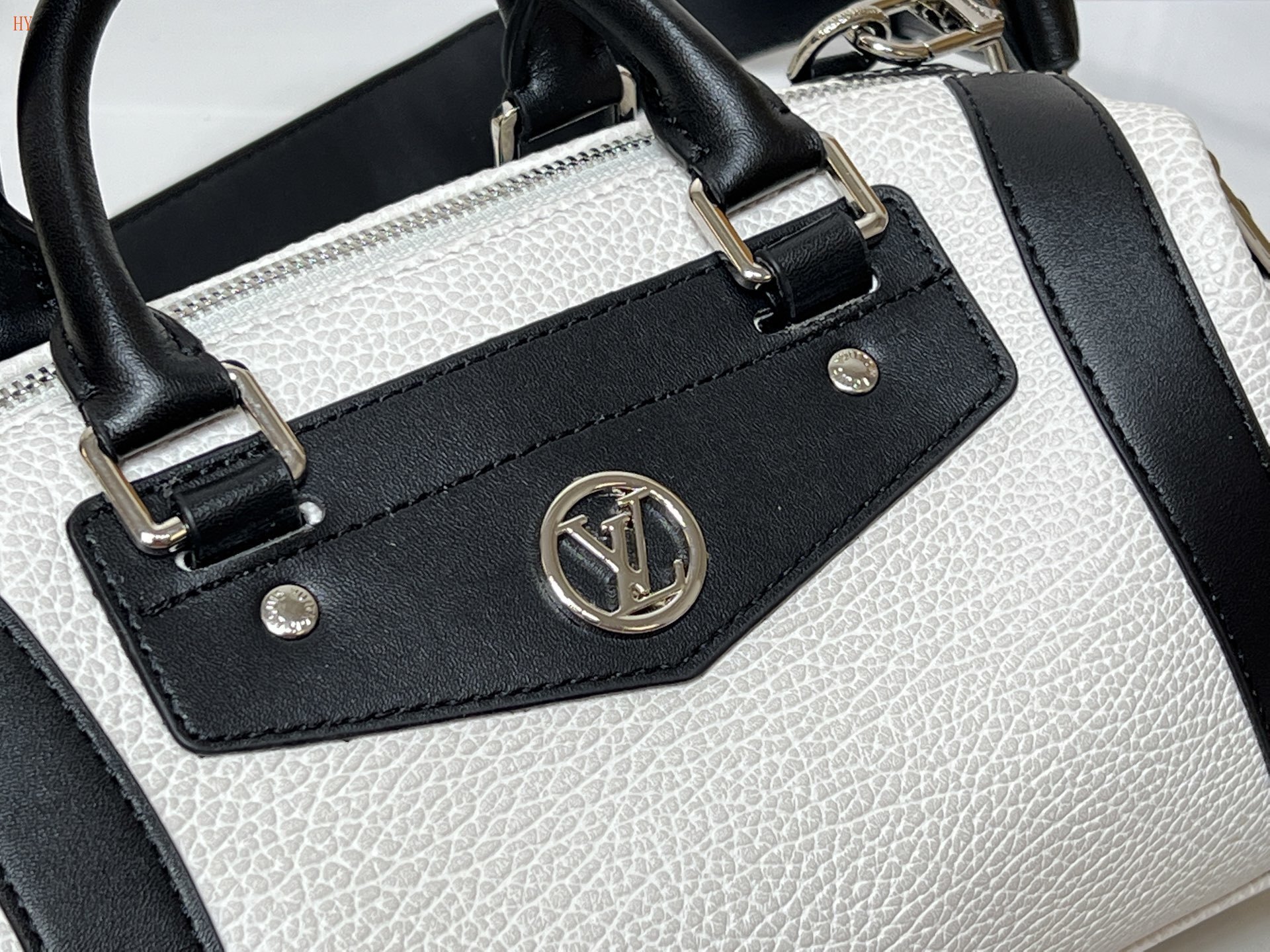 louis vuitton handbag 38*15*15 - model 118012 - Image 6