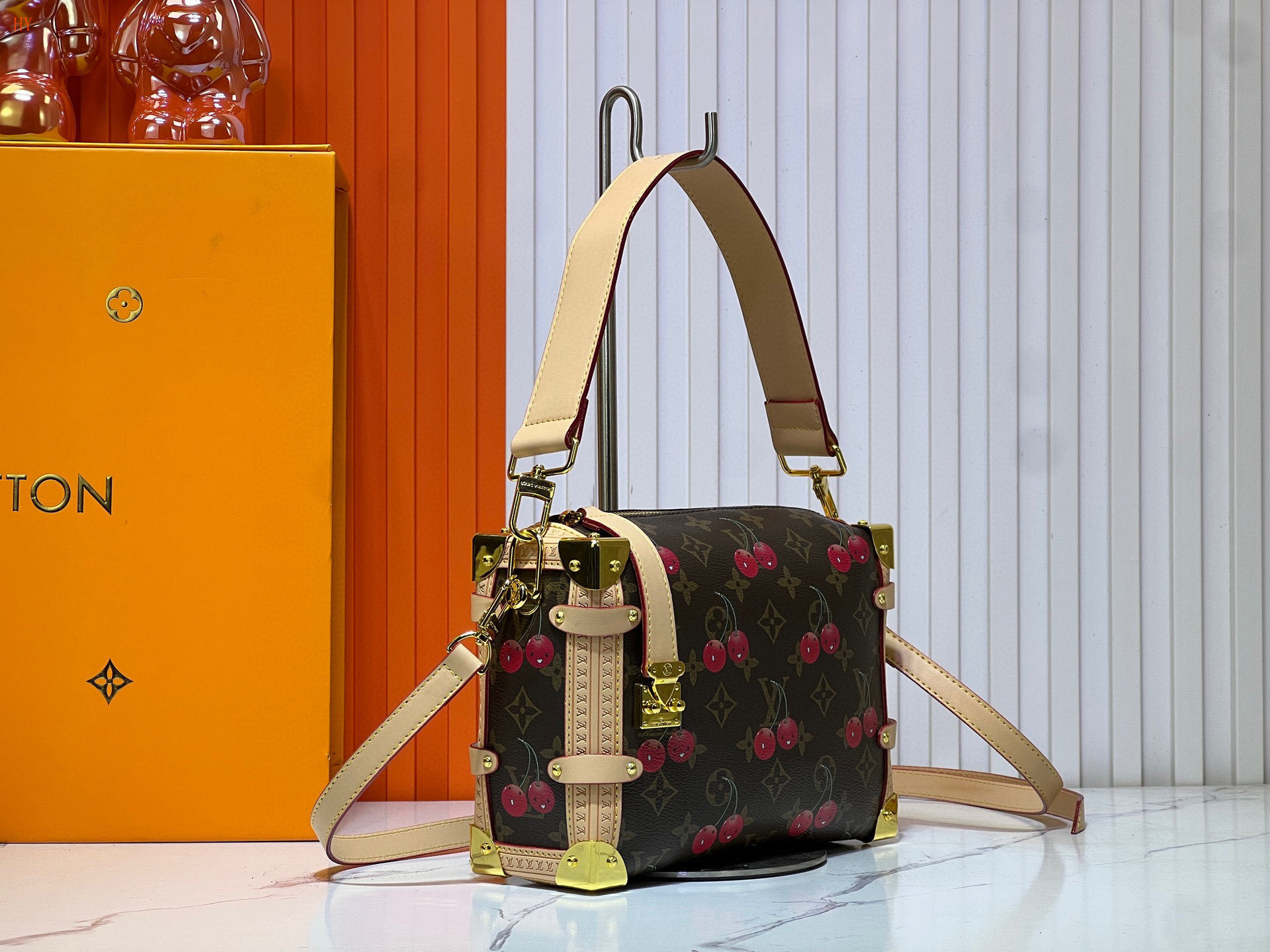 louis vuitton cherry monogram bag 21*14*6 - Image 6