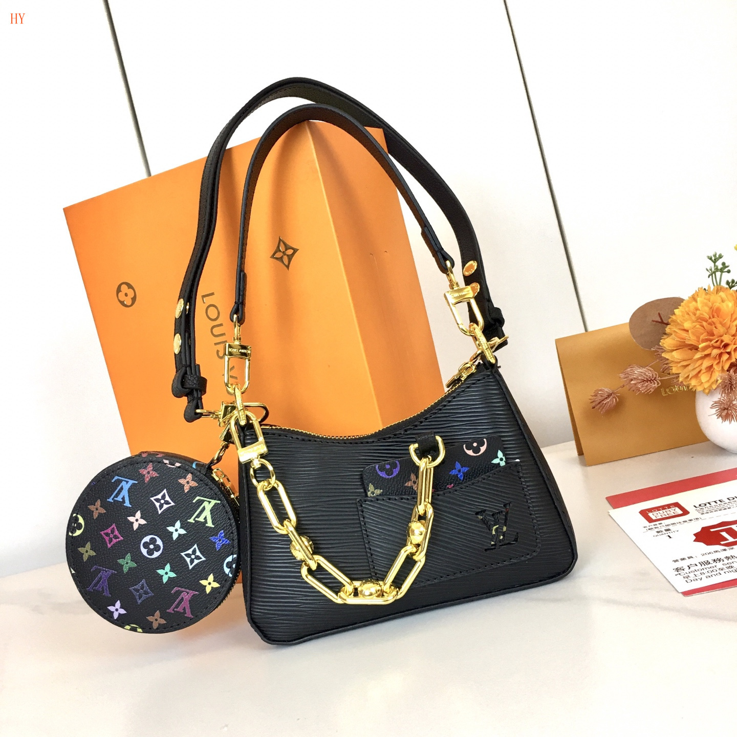 louis vuitton black handbag 19*13.5*6.5 - Image 6