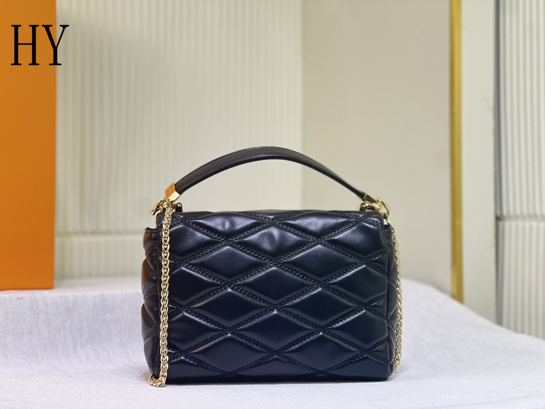 louis vuitton black quilted handbag 23x16x10 - Image 6