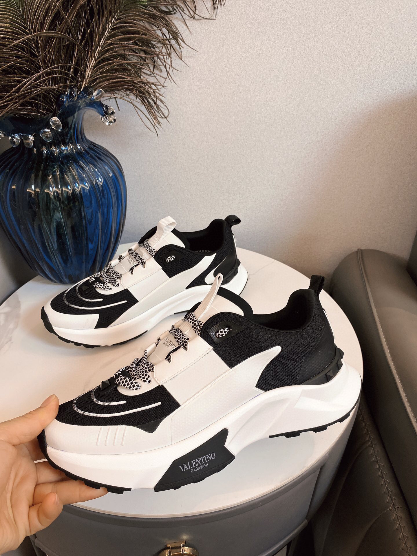 valentino unisex sneakers 35-44 - black & white - Image 6