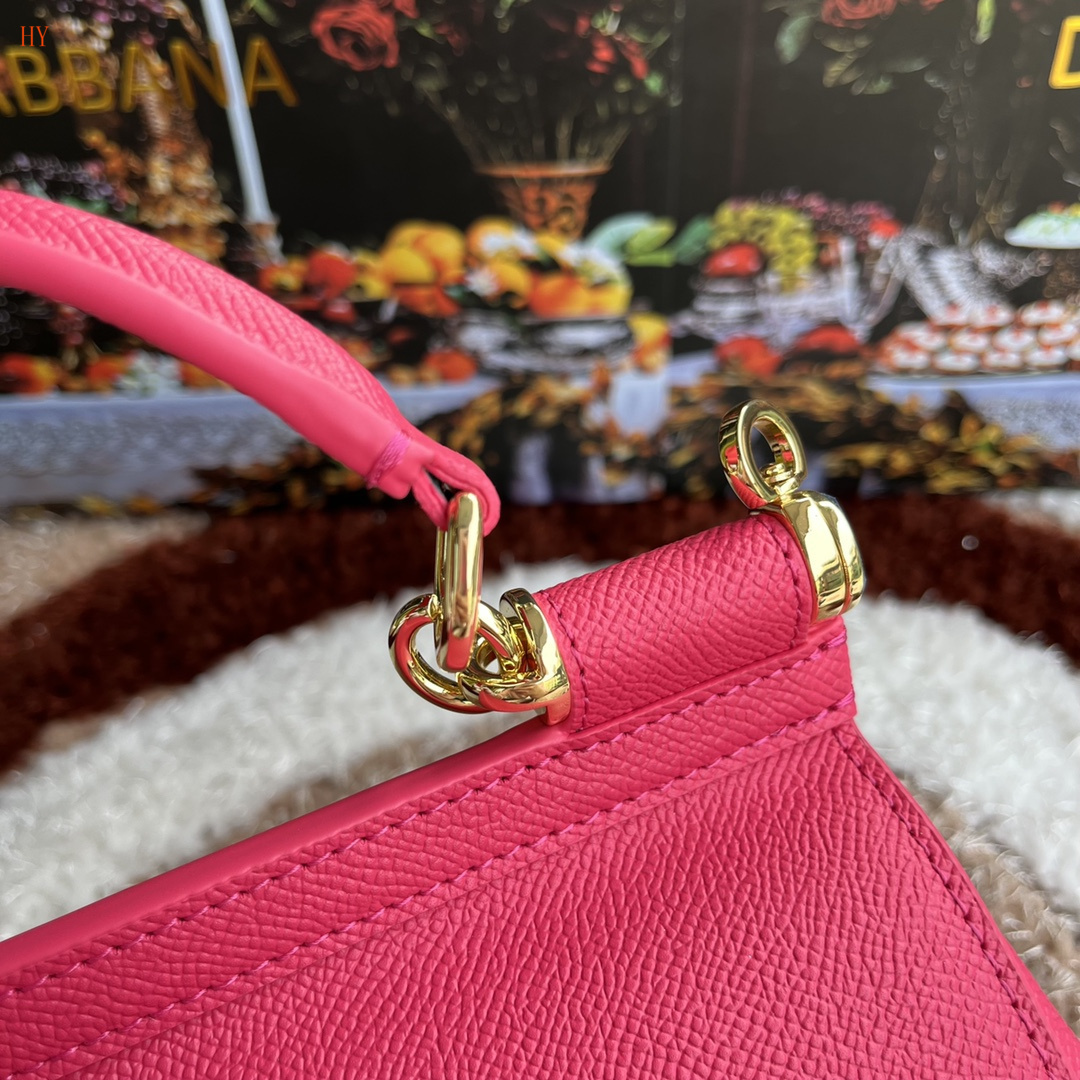 dolce & gabbana pink handbag 20*17*7 cm - Image 6