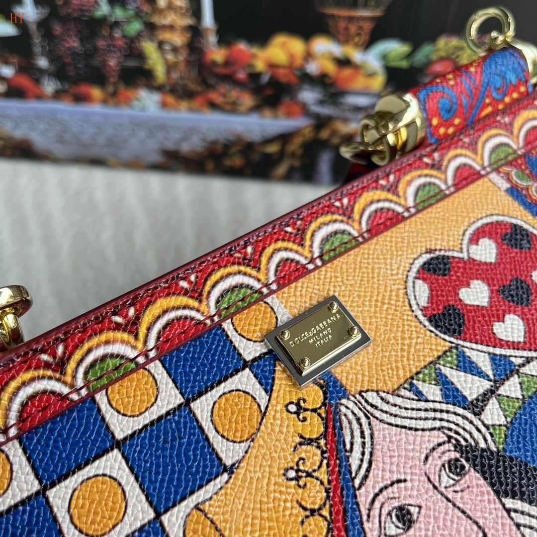 dolce & gabbana colorful queen print handbag 25*20*12.5 cm - Image 6
