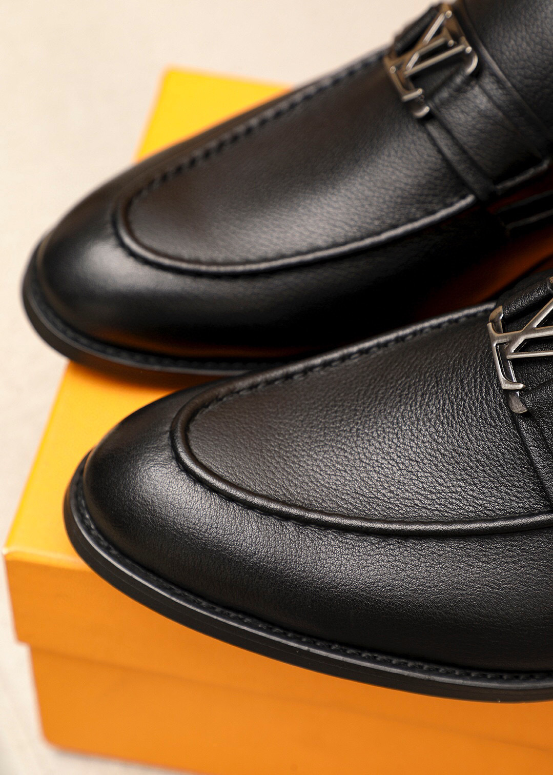 louis vuitton leather loafers size 39-44 - Image 6