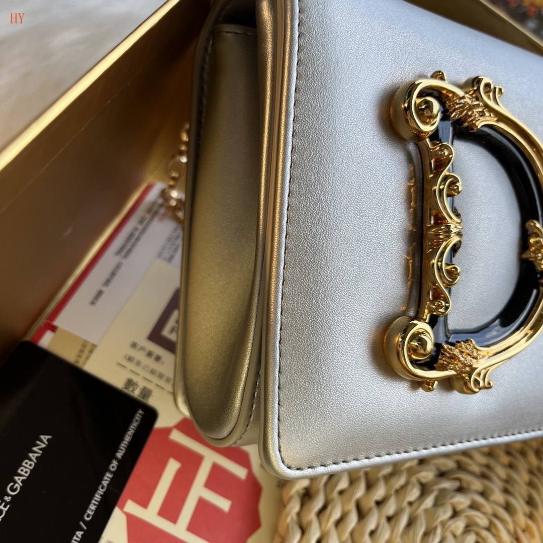 dolce & gabbana dg logo handbag 21*15*4 - Image 6