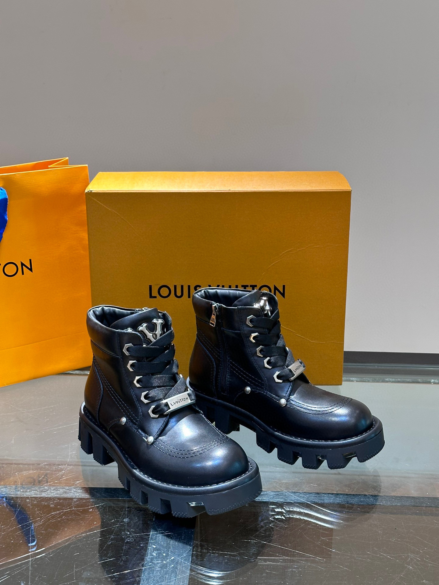 louis vuitton black ankle boots size 35-44 - Image 6