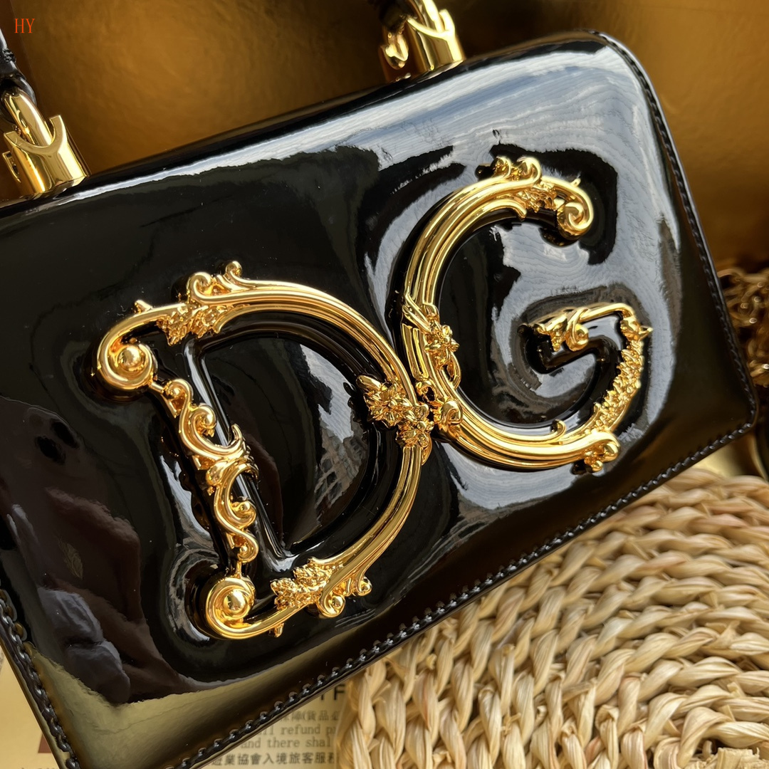 dolce & gabbana black patent leather handbag 18*10*5 - Image 6