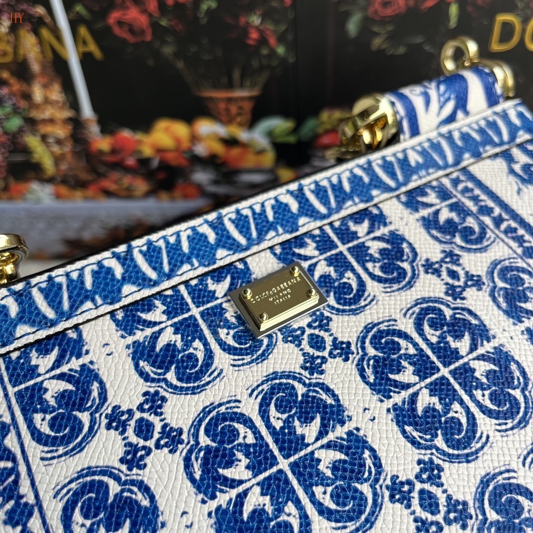 dolce & gabbana blue and white printed handbag 25*20*12.5 cm - Image 6