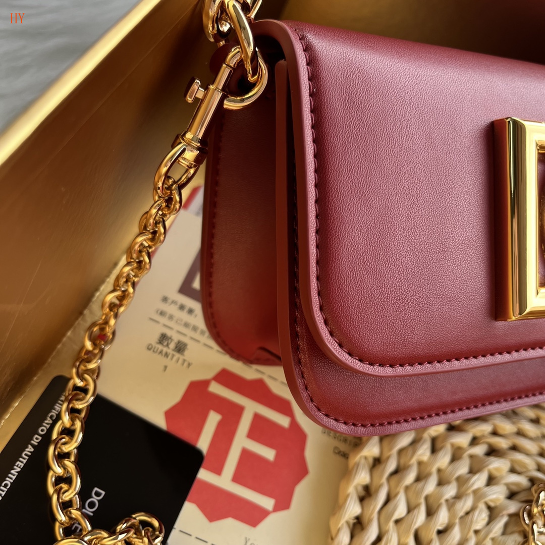 dolce & gabbana dg logo red handbag 19*11*5 cm - Image 6