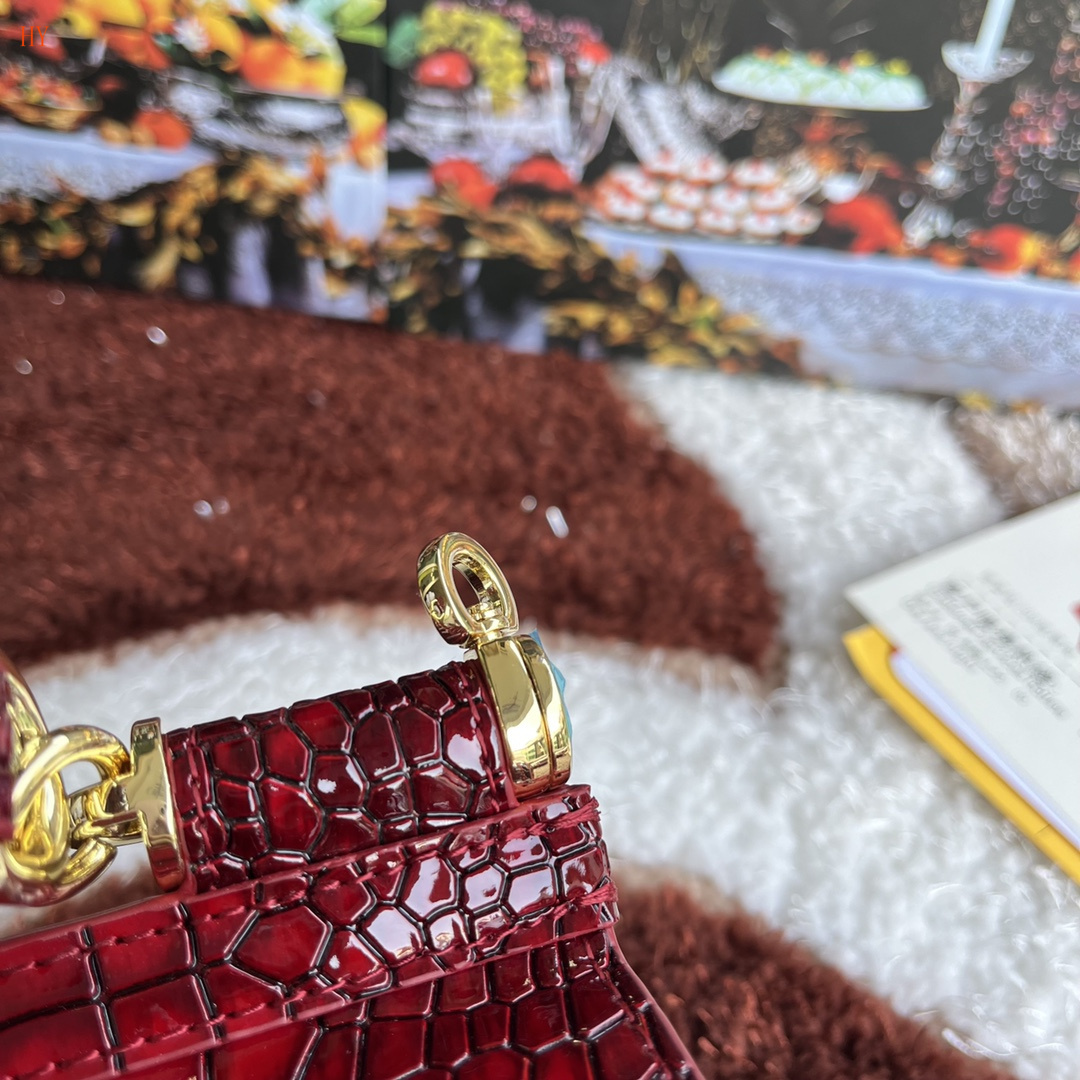 dolce & gabbana red crocodile-effect handbag 20*17*7 - Image 6