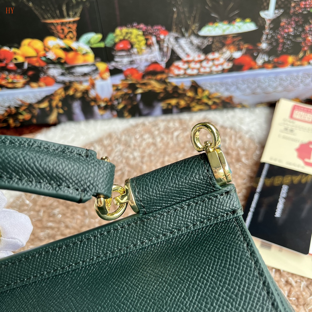 dolce & gabbana green leather handbag 18x11x6 - Image 6