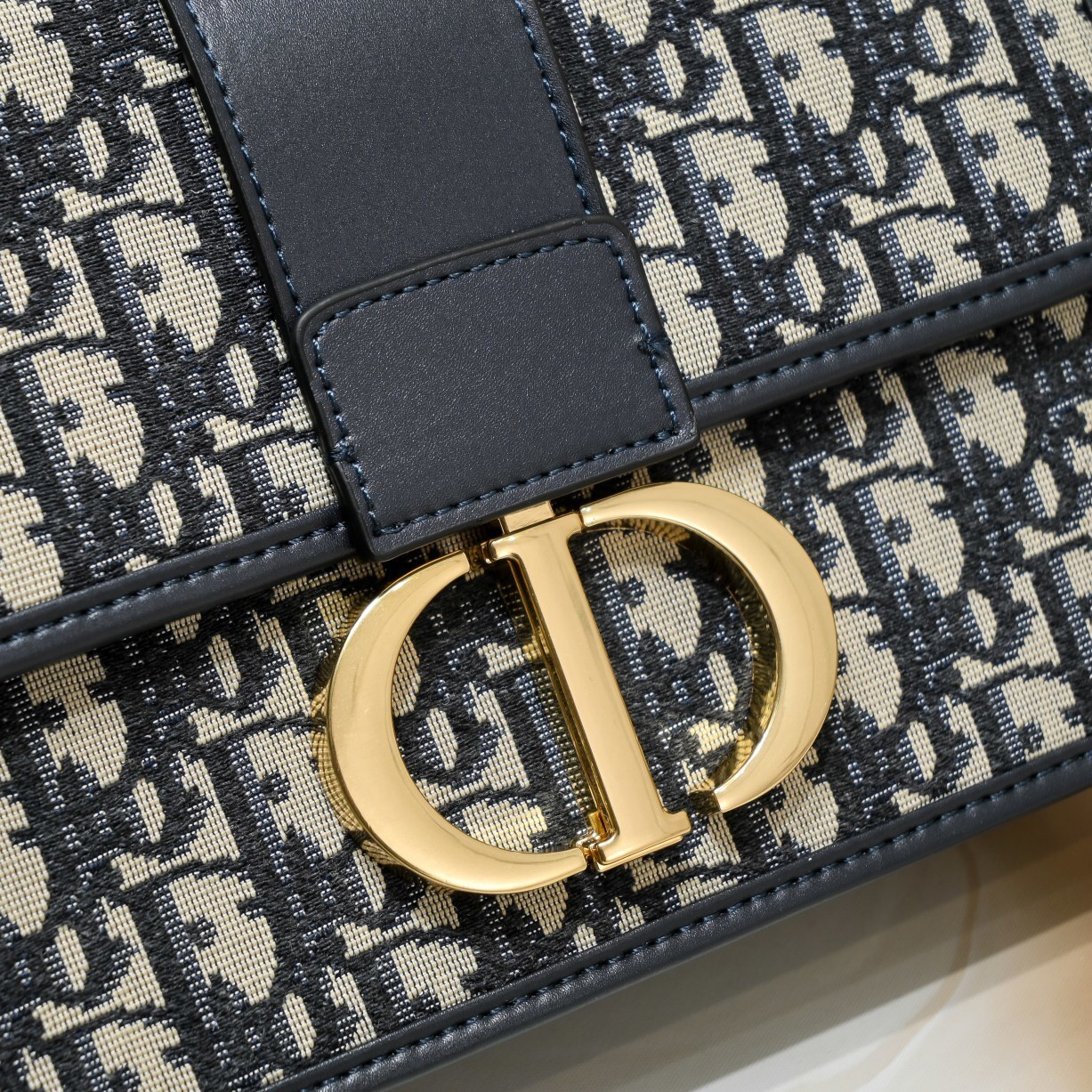 dior classic handbag 24*17*8 cm - elegant design - Image 6