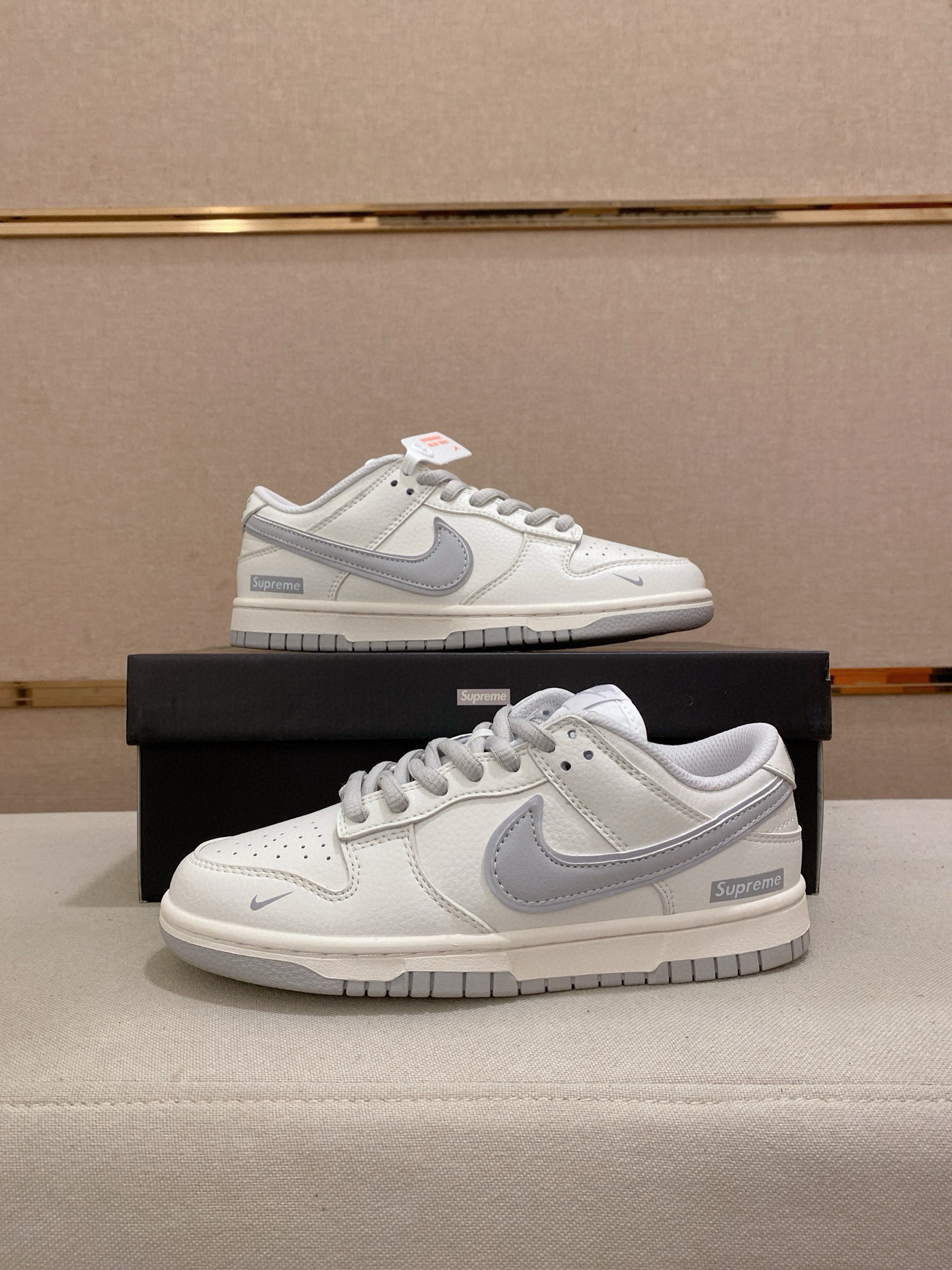 supreme x nike dunk low white/grey - size 35/44 - Image 6