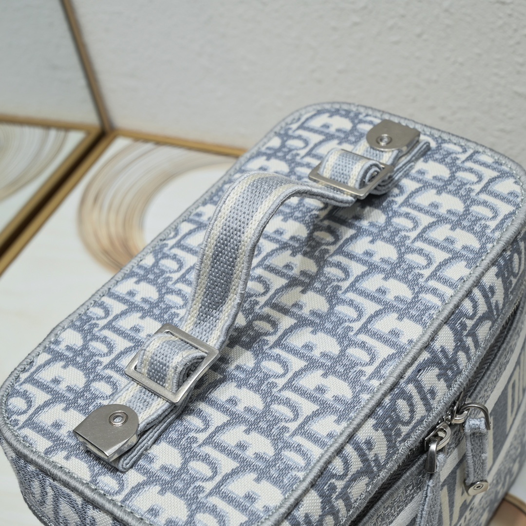 christian dior cosmetic bag - 28x20.5x15.5 cm - Image 6