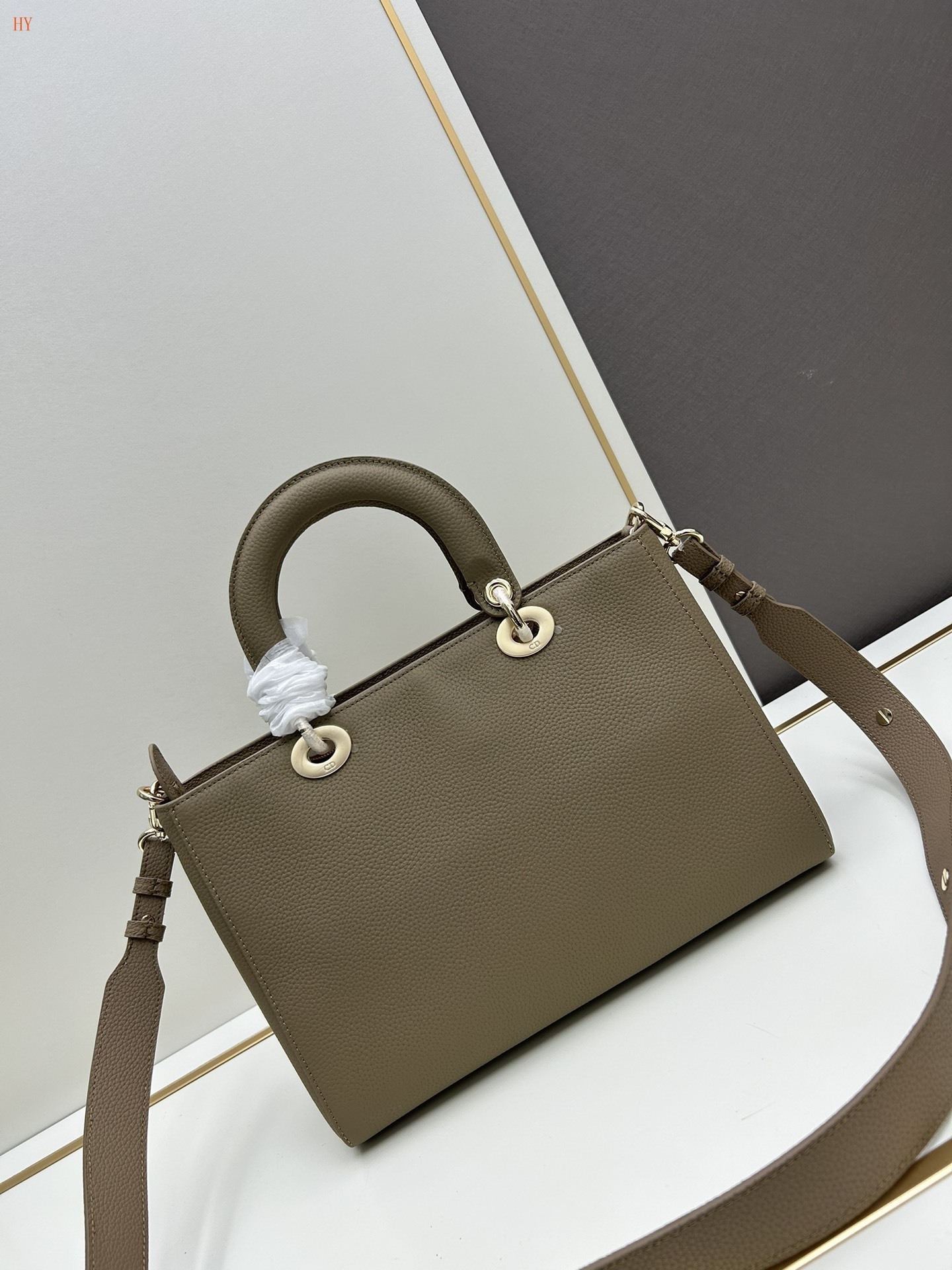 dior 30/26 handbag in brown - Image 6