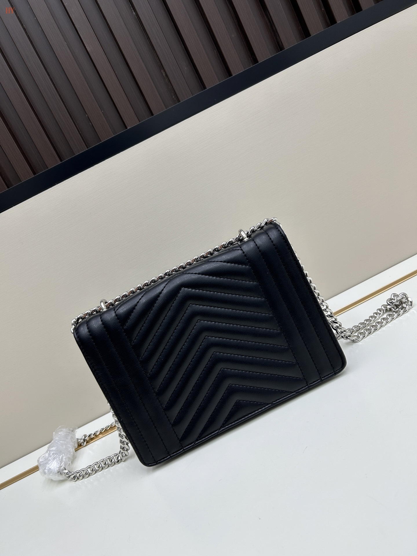 yves saint laurent quilted black leather bag - 22*14*6 - Image 6