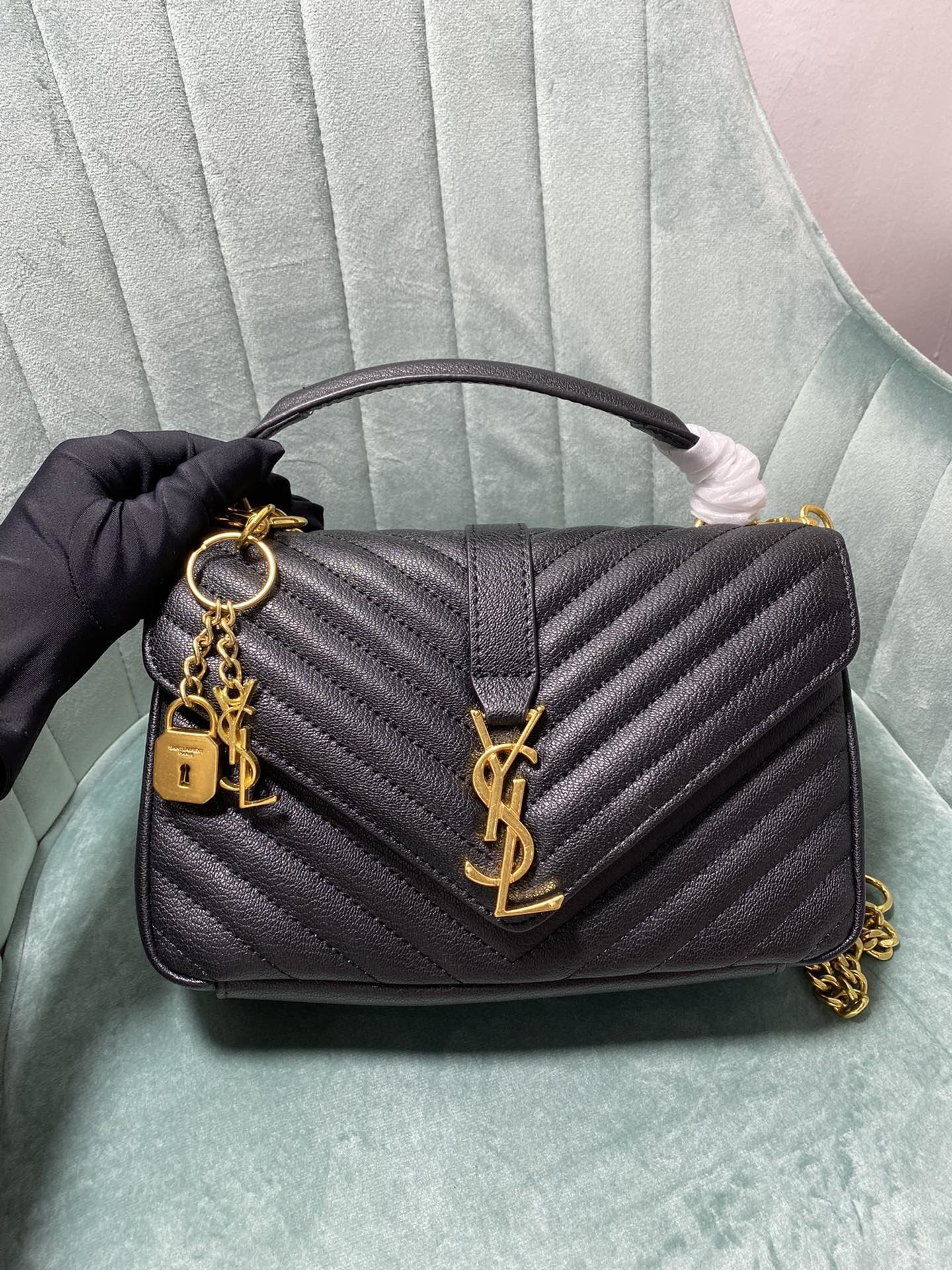 yves saint laurent black quilted handbag 24*18*8.5 - Image 6