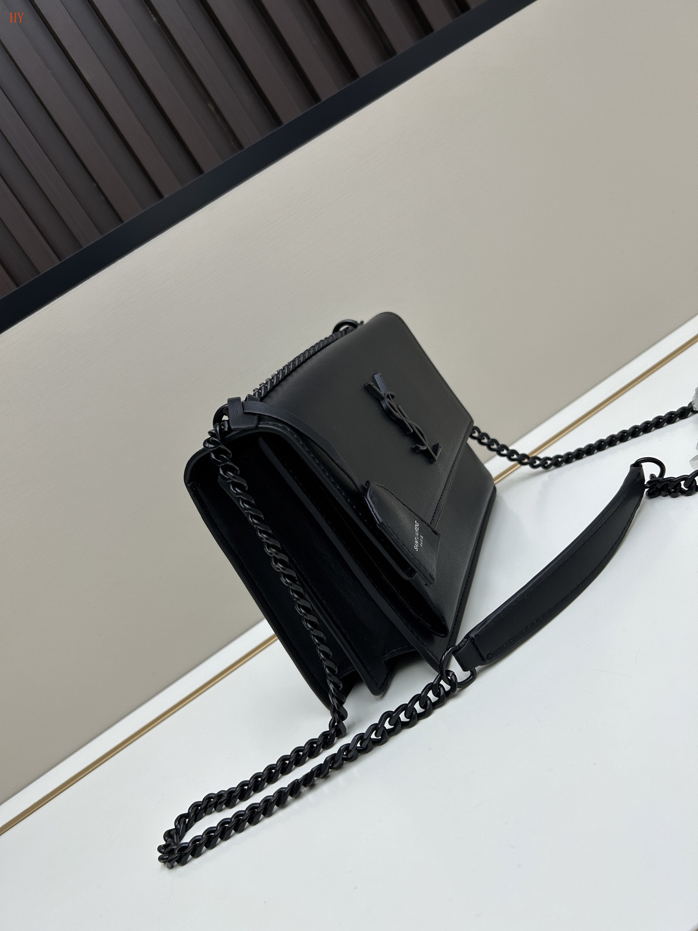 yves saint laurent black leather crossbody bag 22*14*5 cm - Image 6