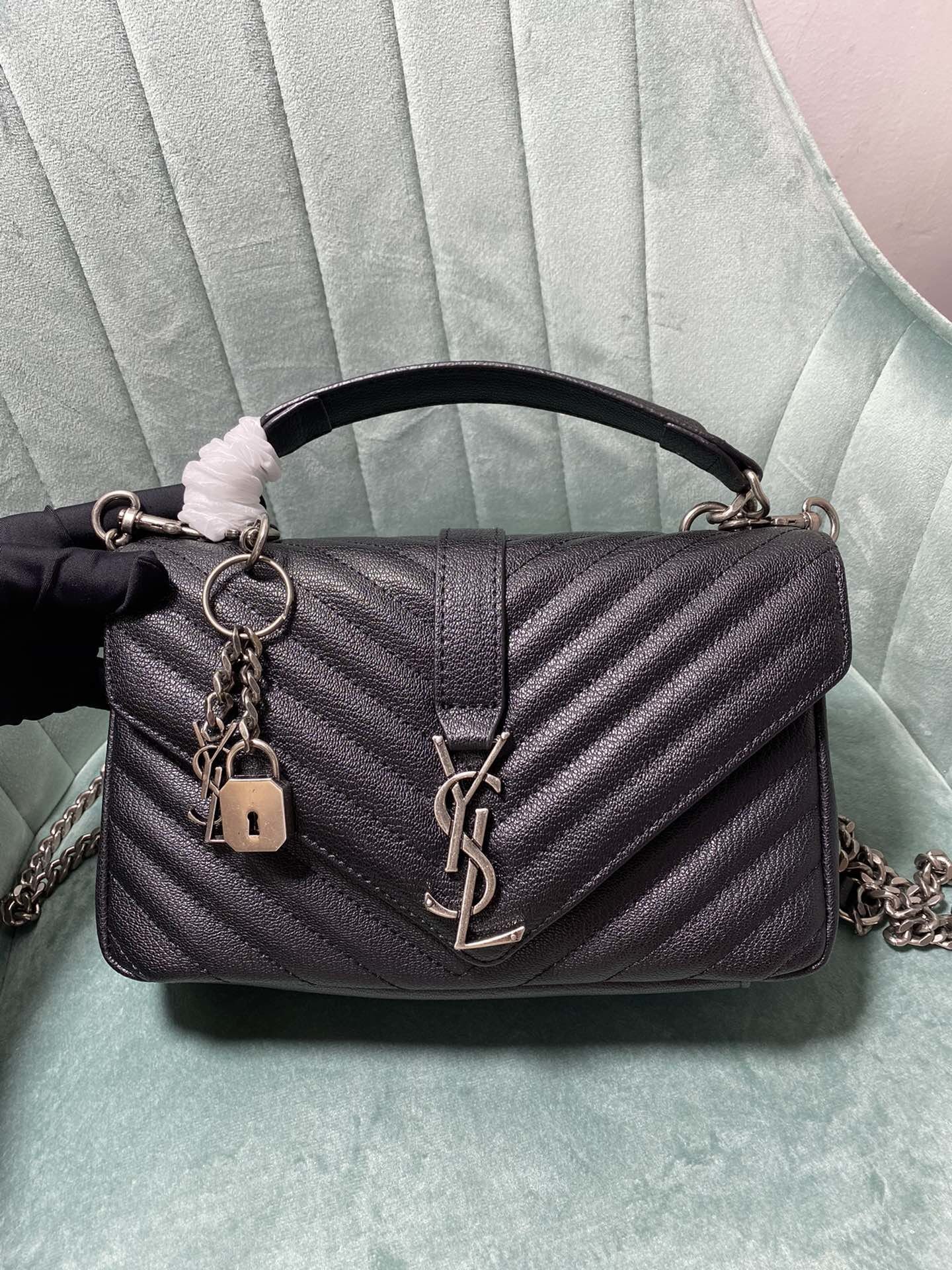 yves saint laurent black quilted handbag 24*18*8.5 - Image 6