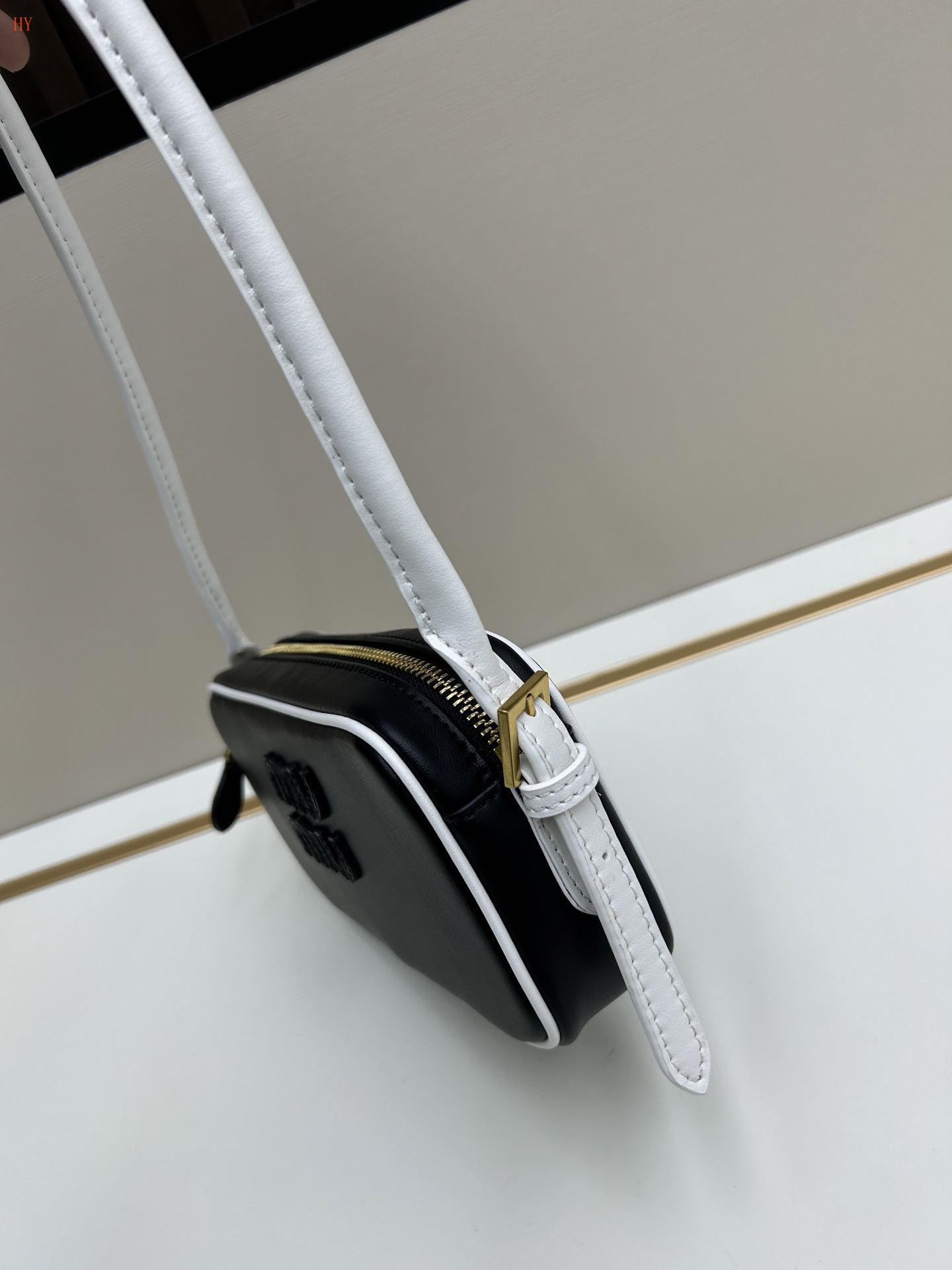 miu miu black crossbody bag 21*12*5 cm - Image 6
