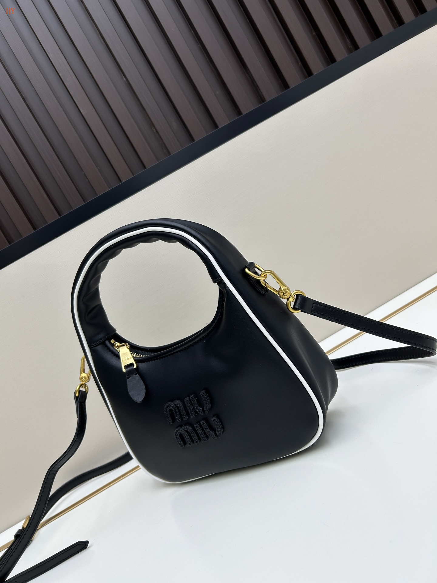 miu miu black handbag 24x19x7 cm - Image 6
