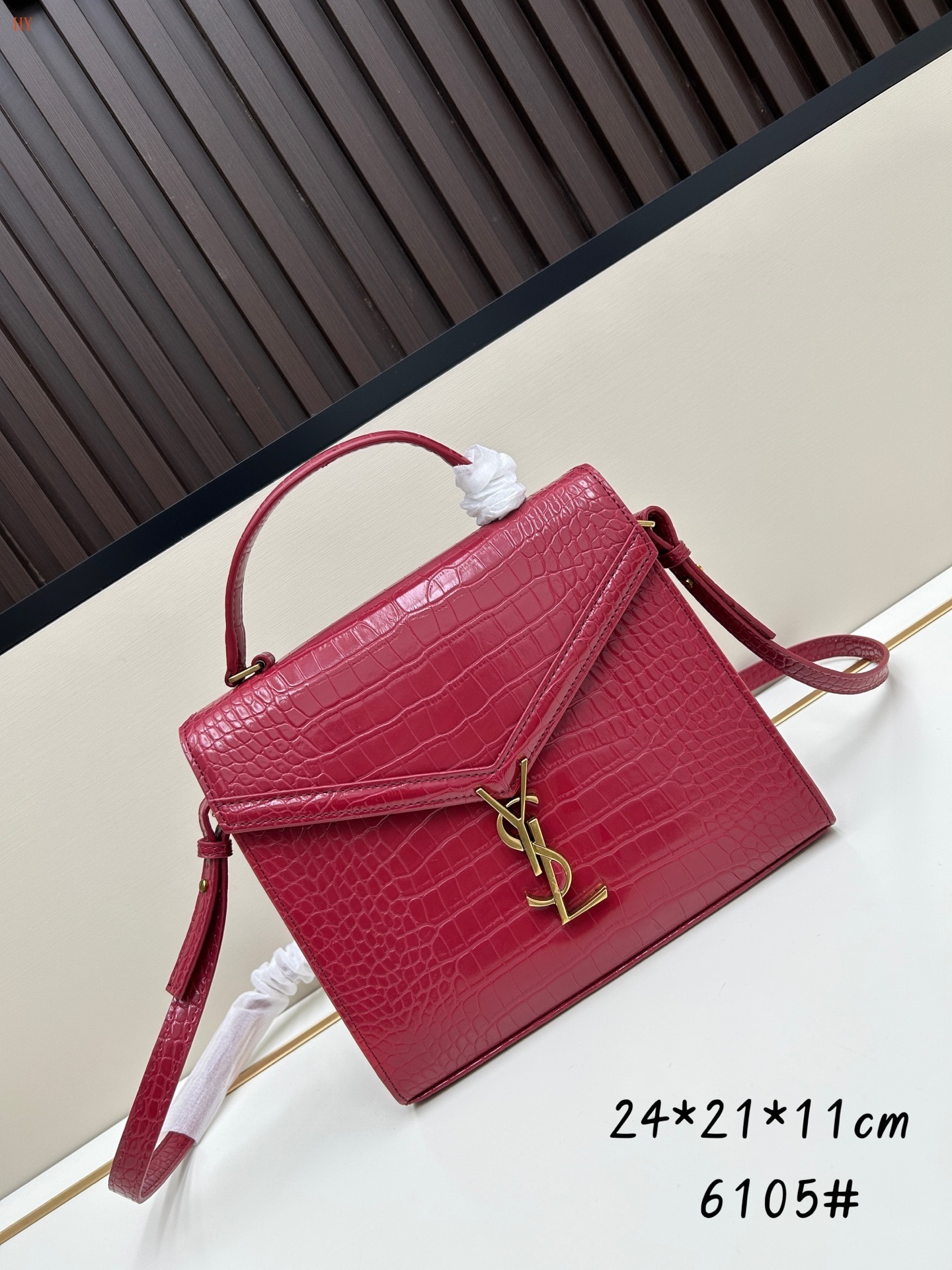 yves saint laurent croc-embossed handbag - 24x21x11 cm
