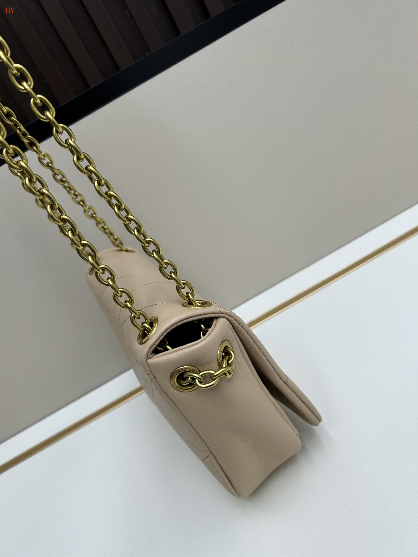yves saint laurent quilted shoulder bag 25*18*6 cm - Image 6
