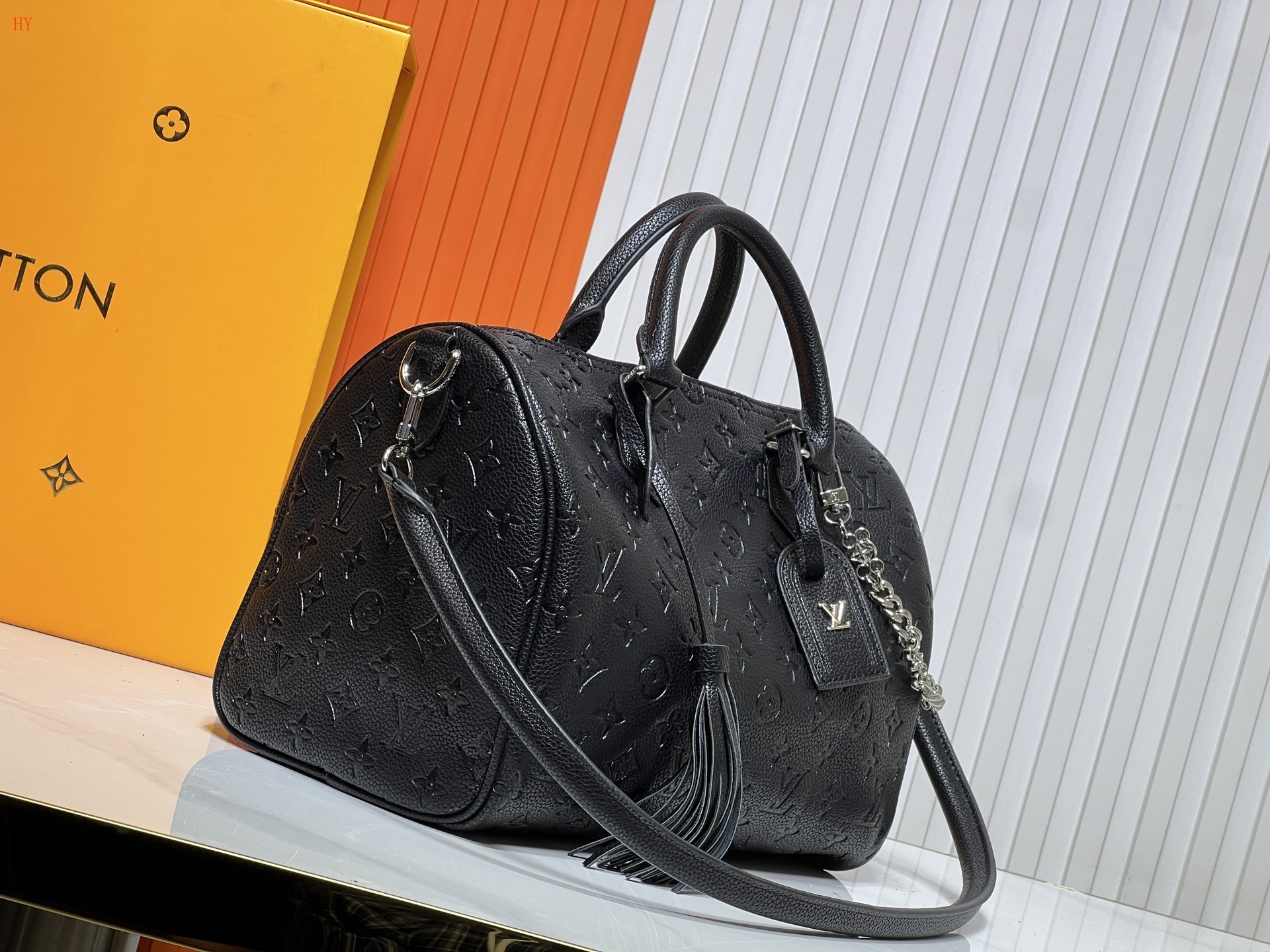 louis vuitton black monogram handbag 30x21x17 cm - Image 6