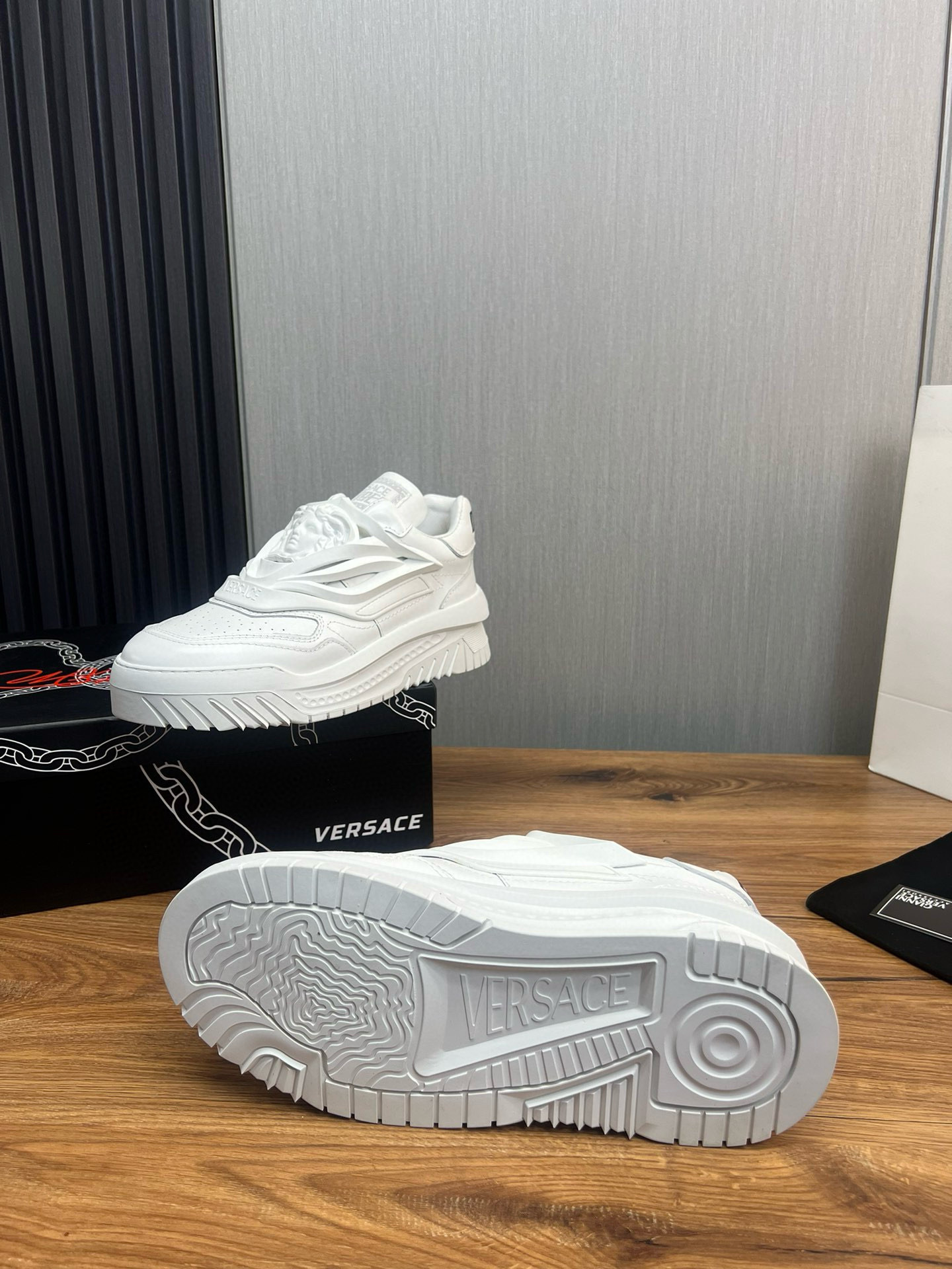 versace casual sneakers in white, size 38/44 - Image 7