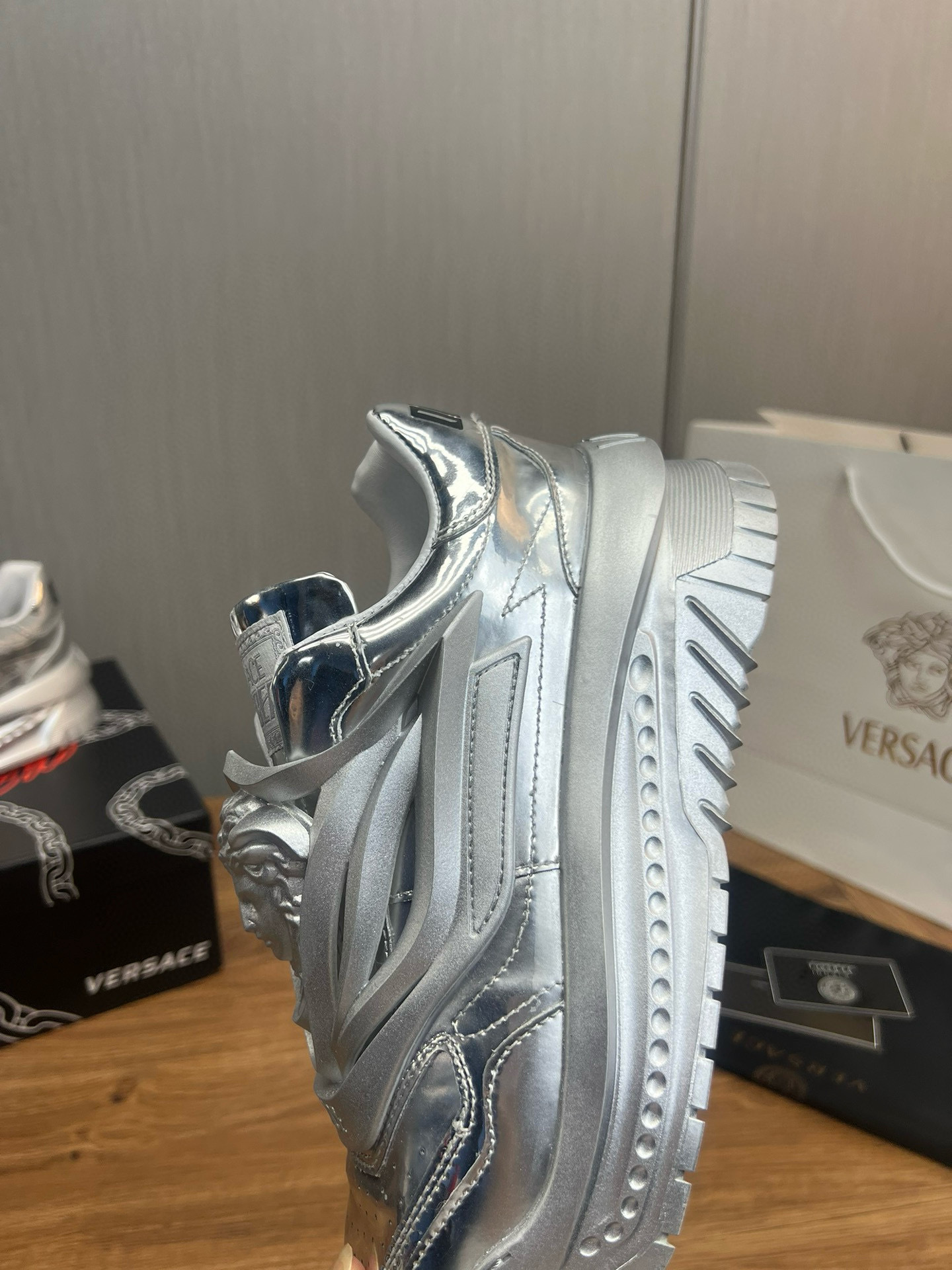 versace silver casual sneakers 38/44 - Image 7
