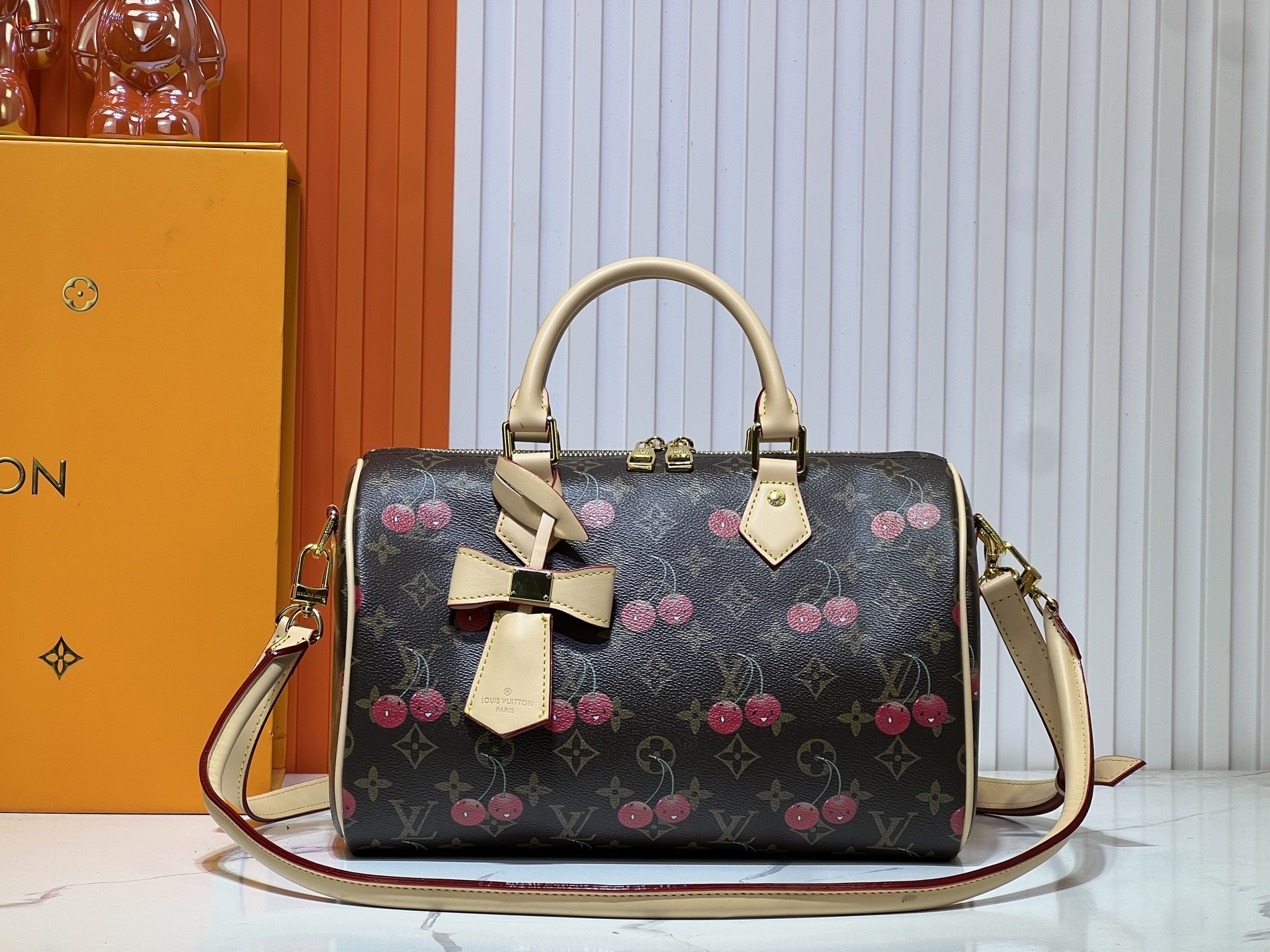 louis vuitton cherry print handbag 30*21*17
