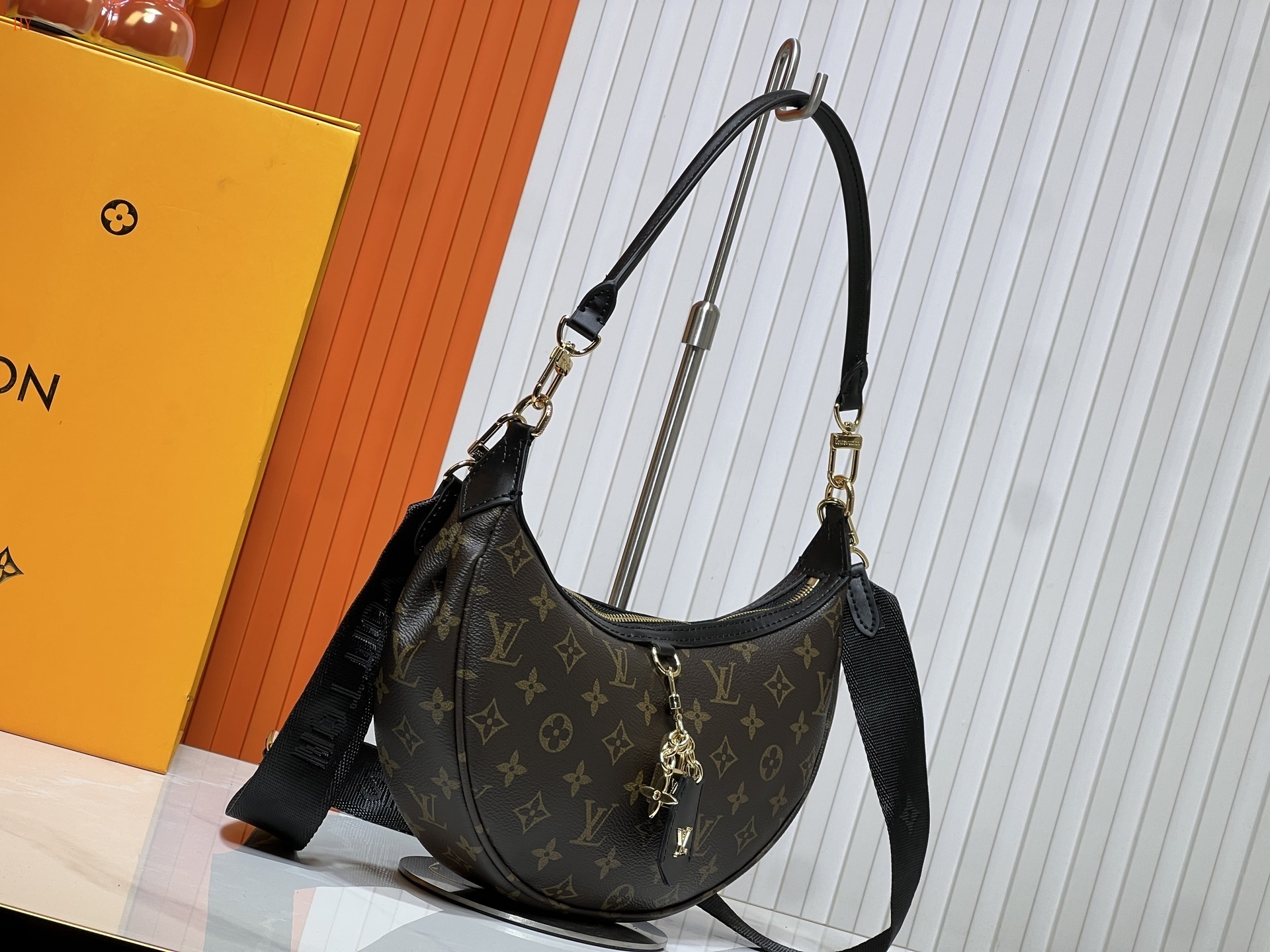 louis vuitton monogram shoulder bag 33x22x9 cm - Image 7