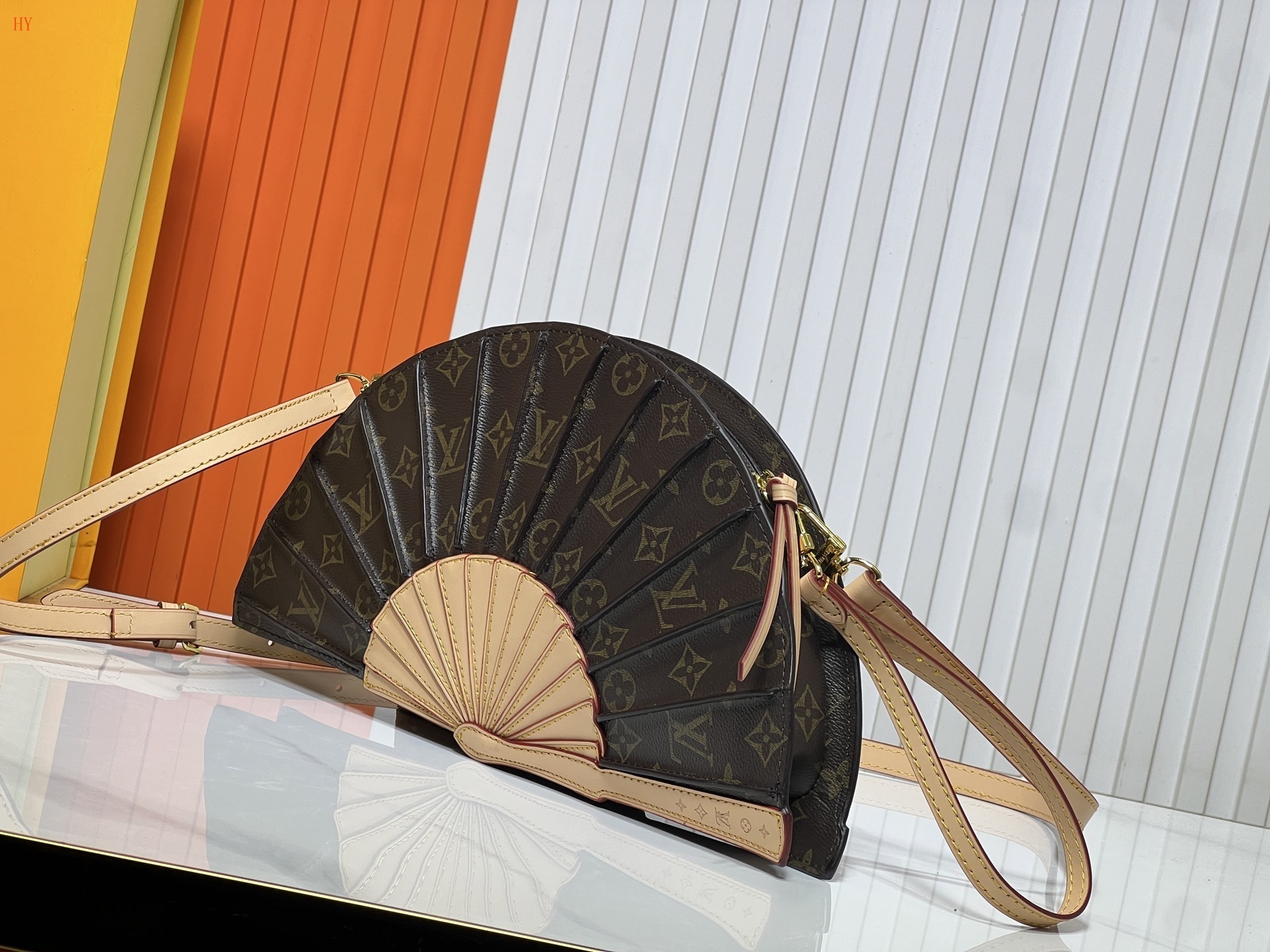 louis vuitton fan-shaped bag - 37x19x6 cm - Image 7