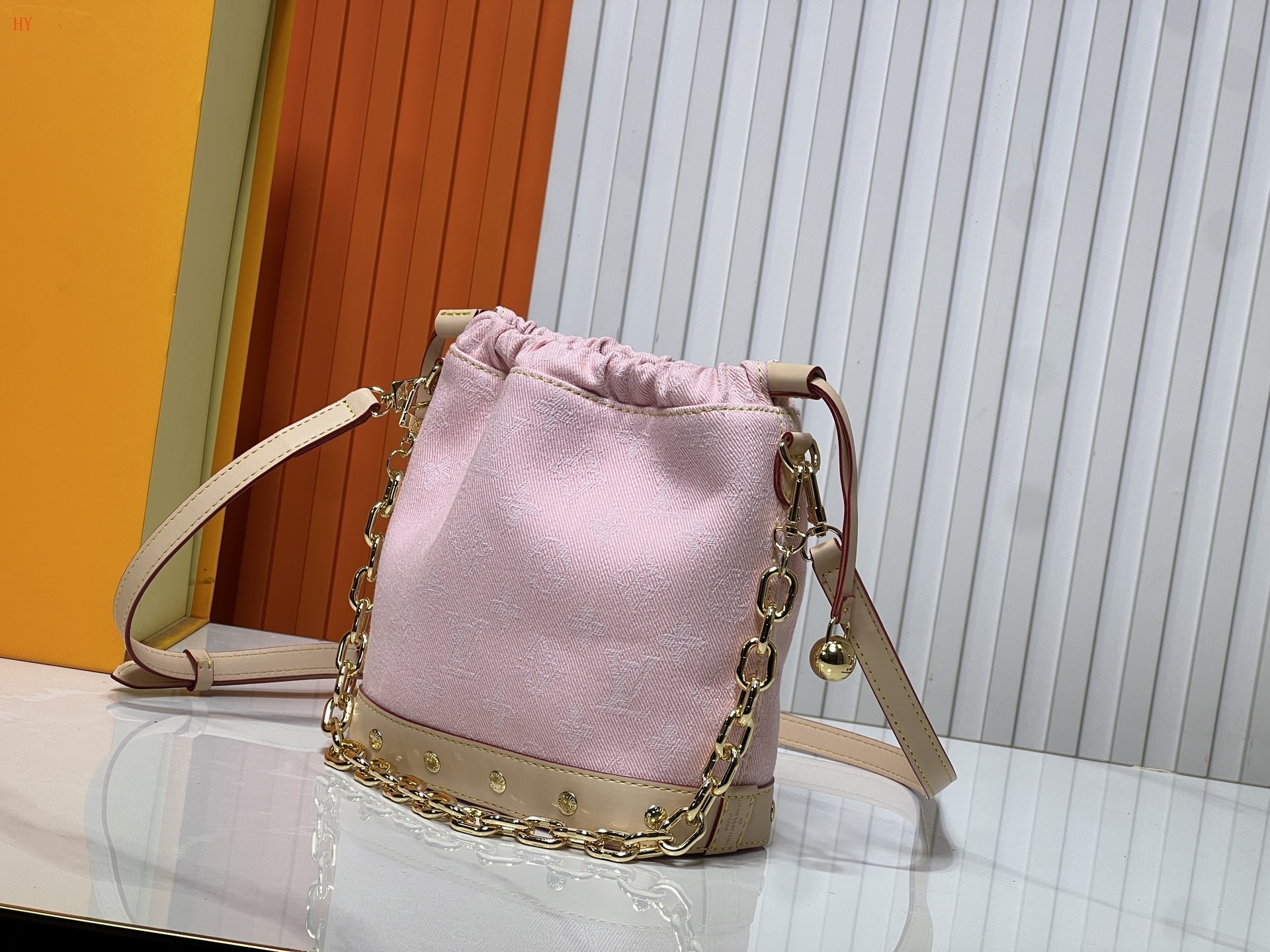 louis vuitton pink drawstring bag with chain strap - Image 7