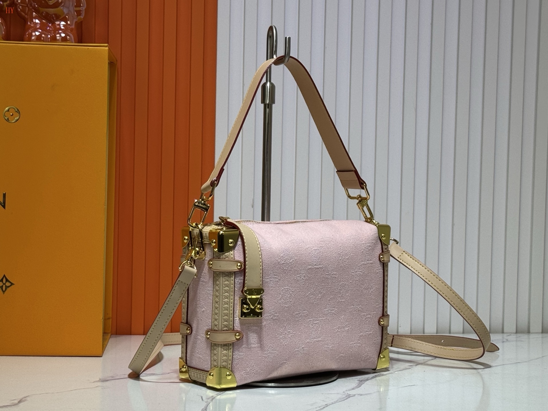 louis vuitton pink crossbody bag 21x14x6 cm - Image 7