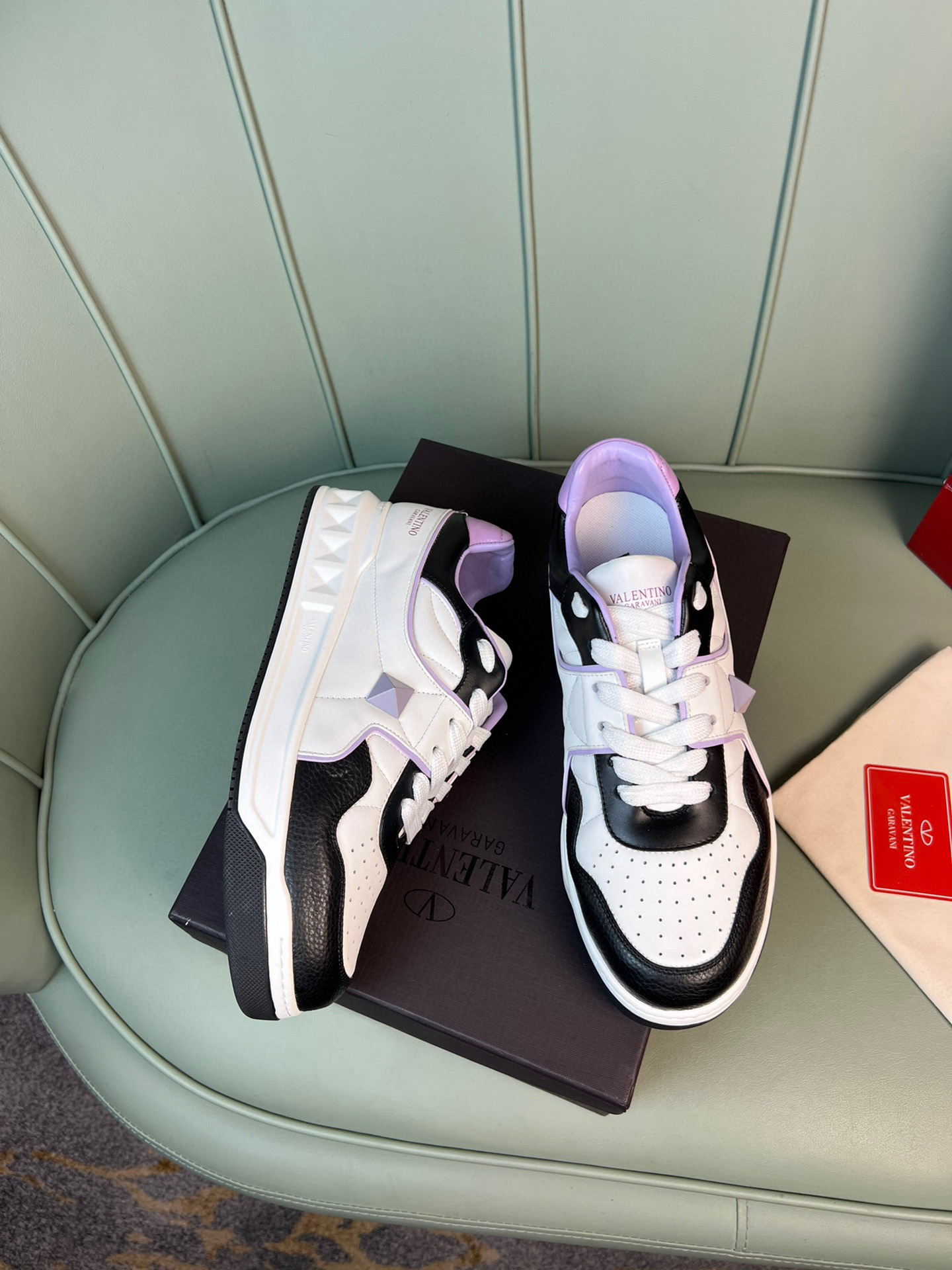 valentino unisex sneakers 35-44 - stylish black and white - Image 7