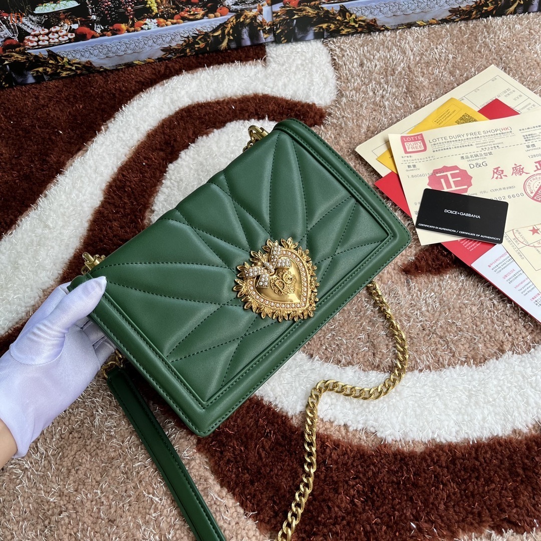 dolce & gabbana green quilted shoulder bag 26*18*7.5 - Image 7
