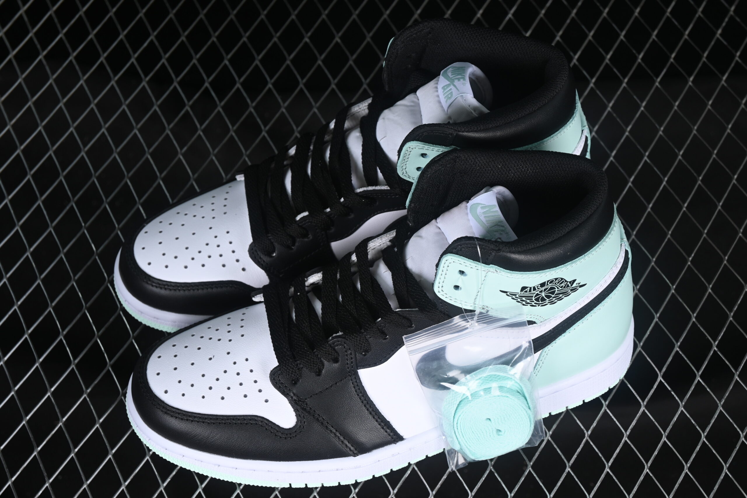 air jordan 1 retro high og 'lgloo' - 861428-100 - Image 7