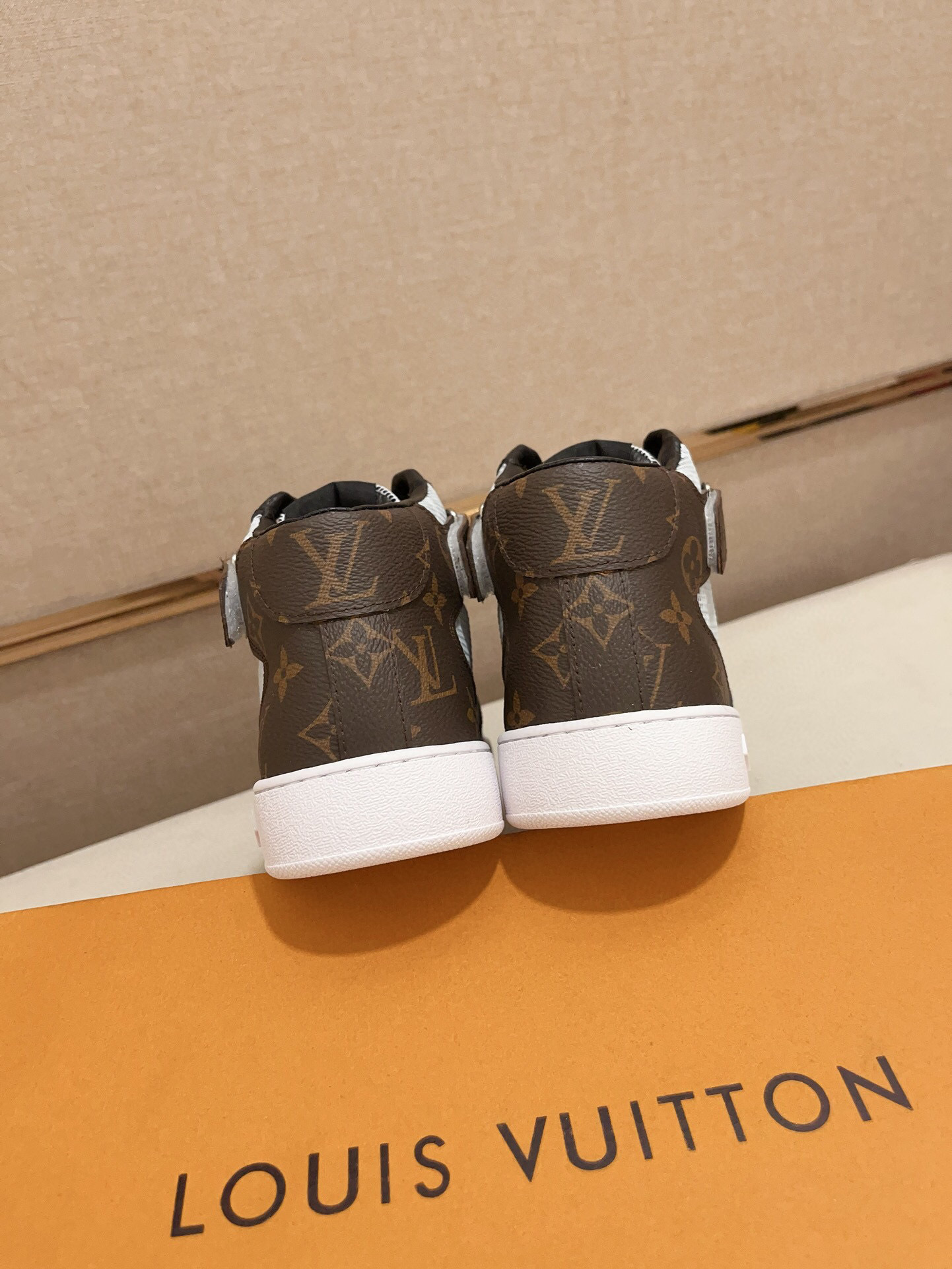 louis vuitton high-top sneakers size 38-44 - Image 7