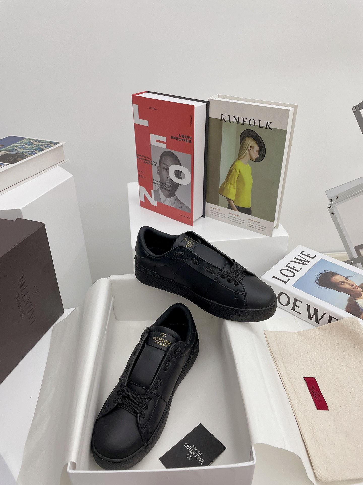 valentino unisex sneakers 35-44 with rainbow logo - Image 7