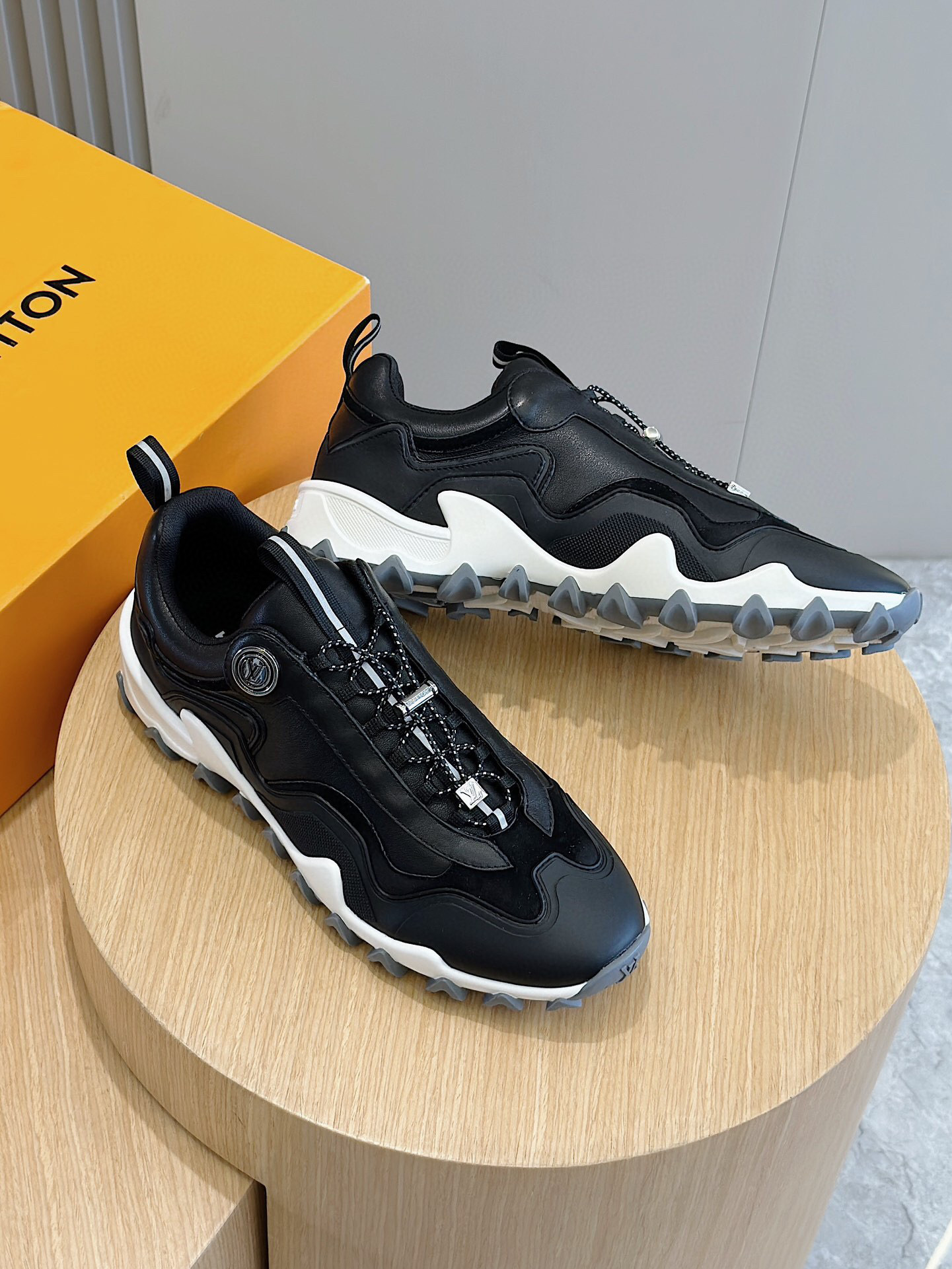 louis vuitton high-end sneakers size 39-44 - Image 7