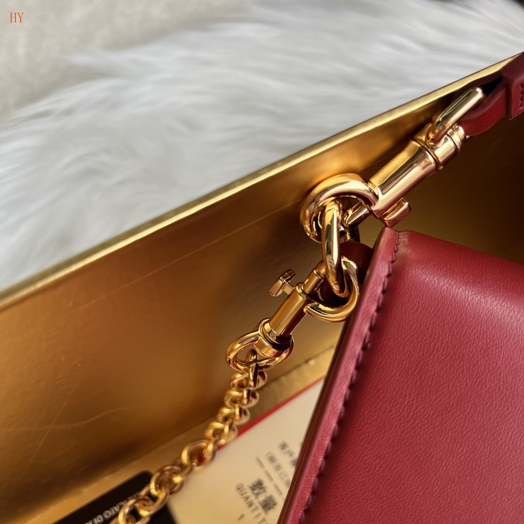 dolce & gabbana dg logo red handbag 19*11*5 cm - Image 7