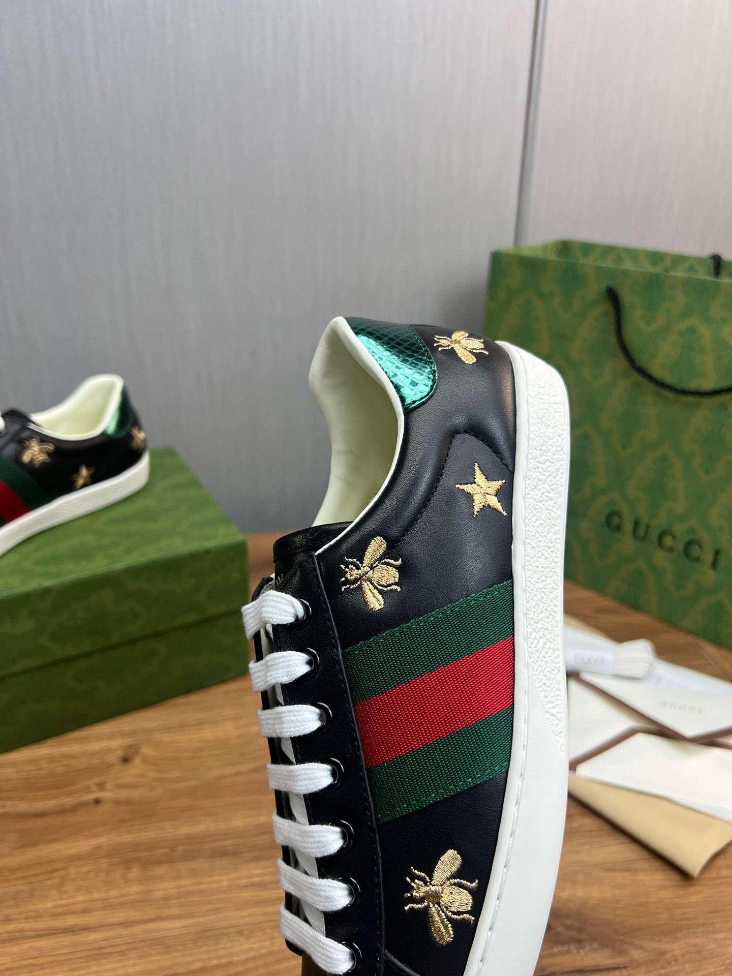 gucci g couples sneakers 35-44 with bee and star design - Image 7